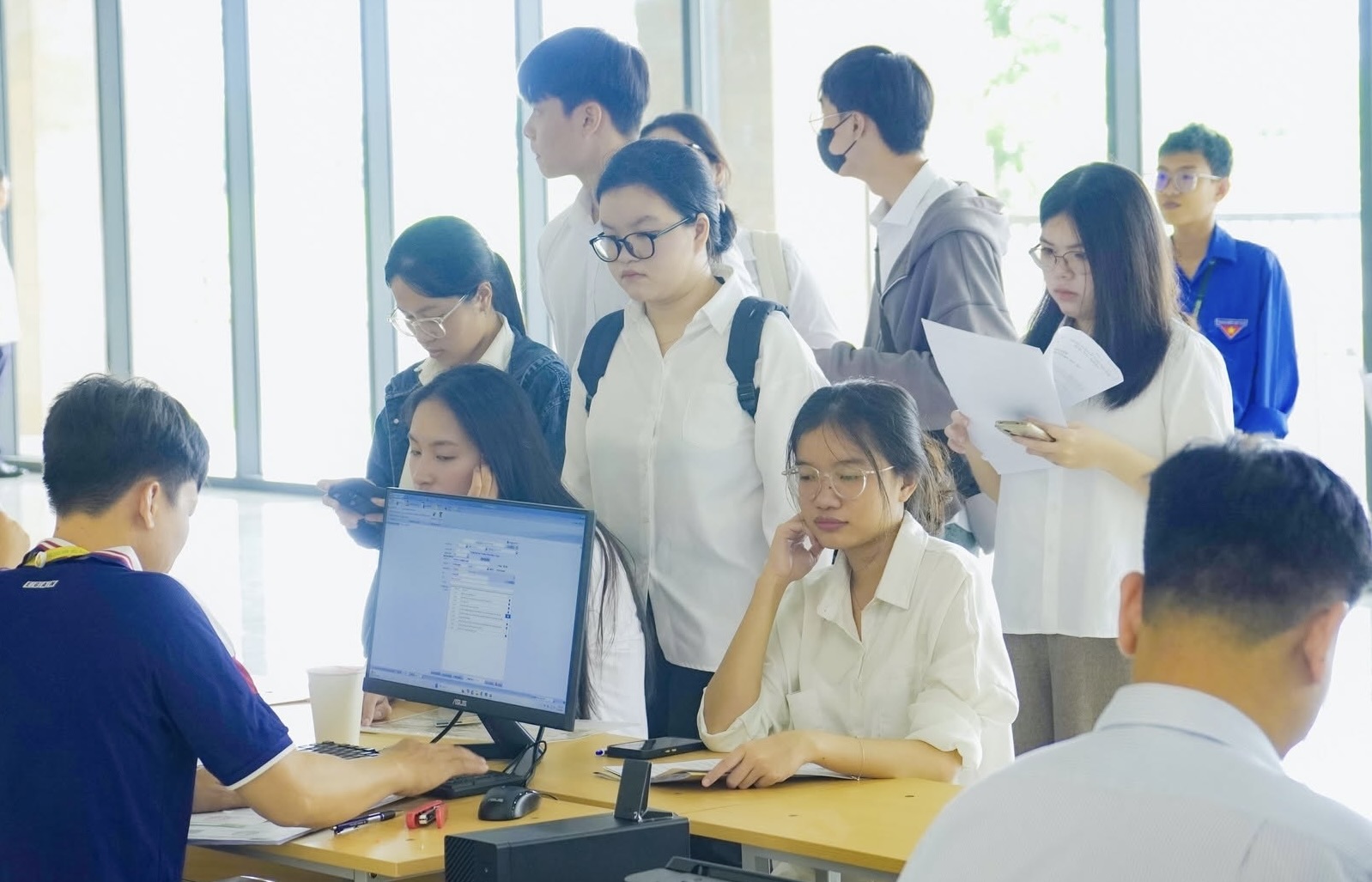 Các nước hỗ trợ học phí cho sinh viên y khoa các nước như thế nào? - Ảnh 1.