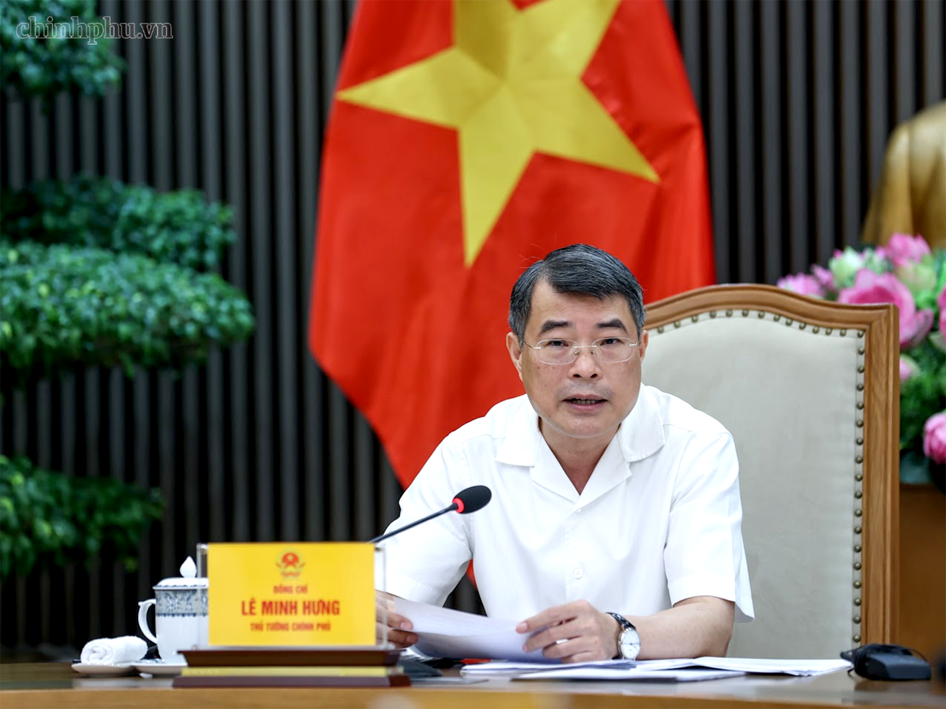 Thủ tướng: Kiểm điểm trách nhiệm việc để thiếu sách giáo khoa, không phụ thuộc chỉ Nhà xuất bản Giáo dục - Ảnh 1.