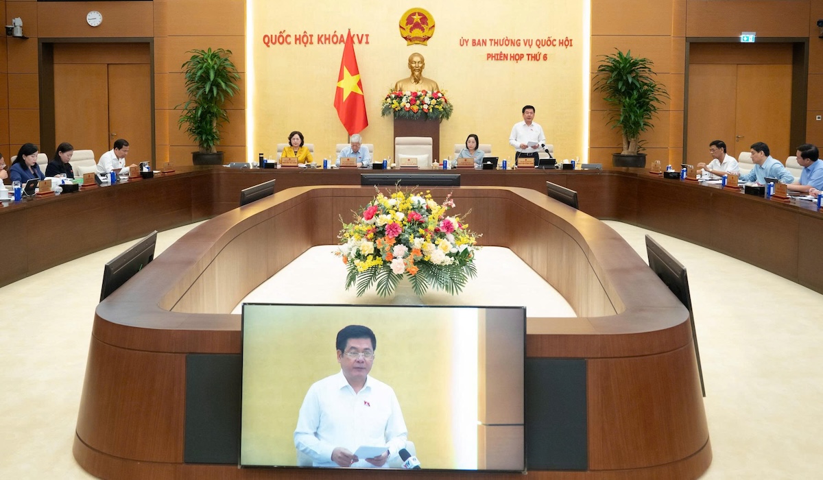 Đề xuất cấm trưng bày, bán thuốc lá phía ngoài cổng trường, bệnh viện trong phạm vi 100m - Ảnh 2.