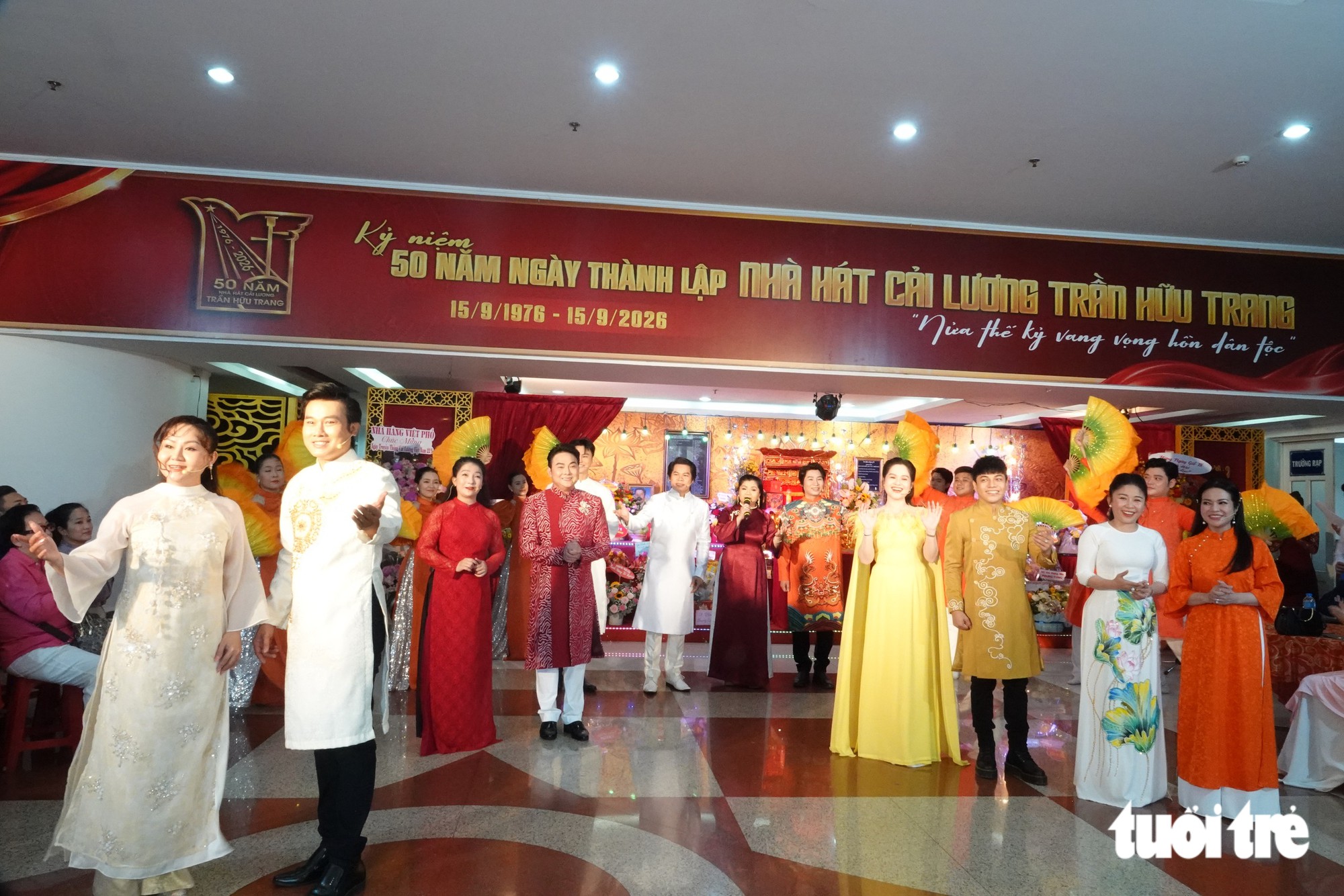 Phó bí thư Nguyễn Phước Lộc dự lễ giỗ tổ sân khấu tại Nhà hát kịch TP.HCM - Ảnh 3.