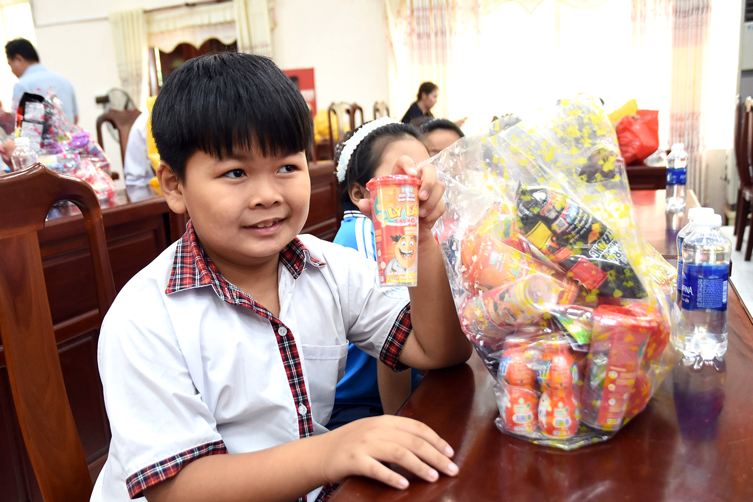 Đồng Nai trao 10.000 phần quà Trung thu cho thiếu nhi 12 xã biên giới, miền núi - Ảnh 3.