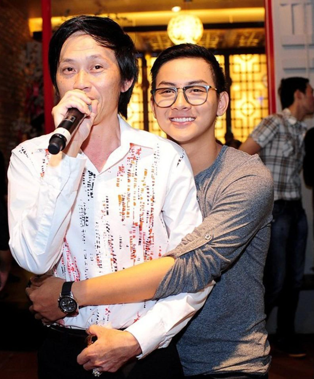 Hoài Lâm và Hoài Linh song ca ‘Thương về miền Trung’, dễ thương quá - Ảnh 2.