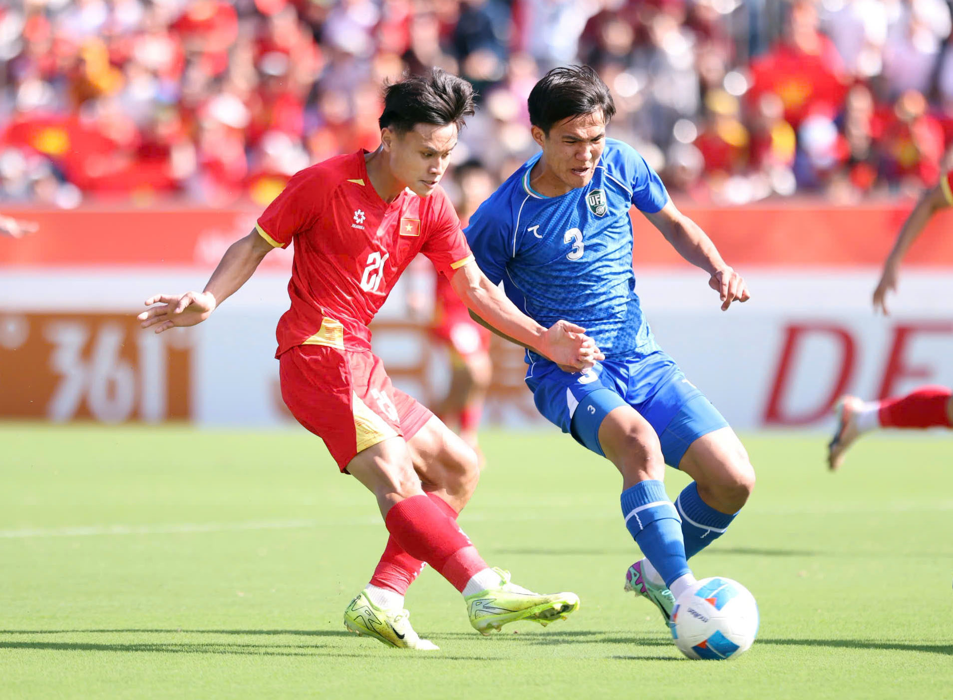 U23 Việt Nam (áo đỏ) trong trận thua U23 Uzbekistan - Ảnh: HẢI HOÀNG