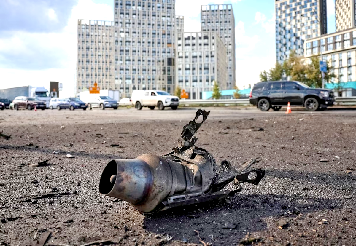 Drone Shahed phản lực của Nga: Bài toán đau đầu mới của phòng không Ukraine - Ảnh 3.