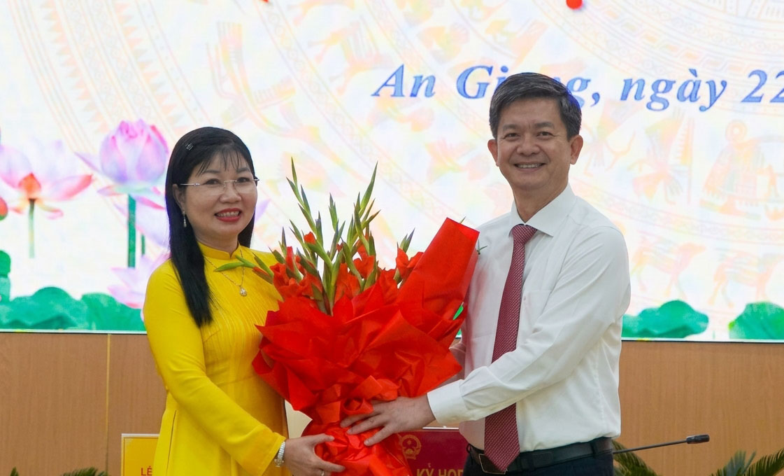Bà Trần Thị Thanh Hương giữ chức Chủ tịch HĐND tỉnh An Giang - Ảnh 1.