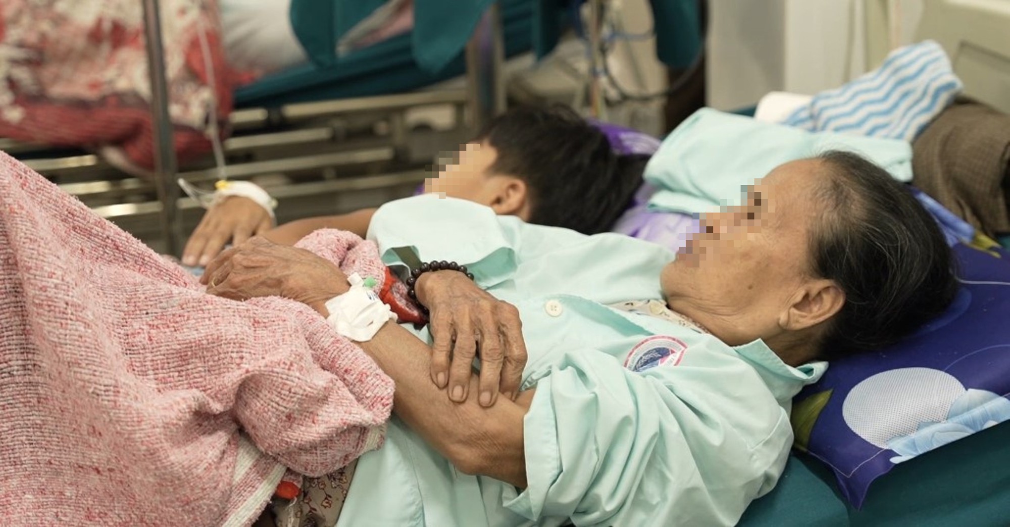 vi khuẩn gây bệnh đường ruột trong mẫu bánh mì khiến 46 người ngộ độc tại Quảng Trị - Ảnh 2.