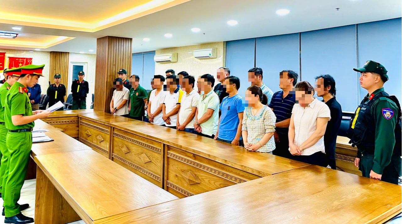 8 cán bộ trật tự đô thị nhận hối lộ để bỏ qua xây dựng trái phép ra sao? - Ảnh 1.