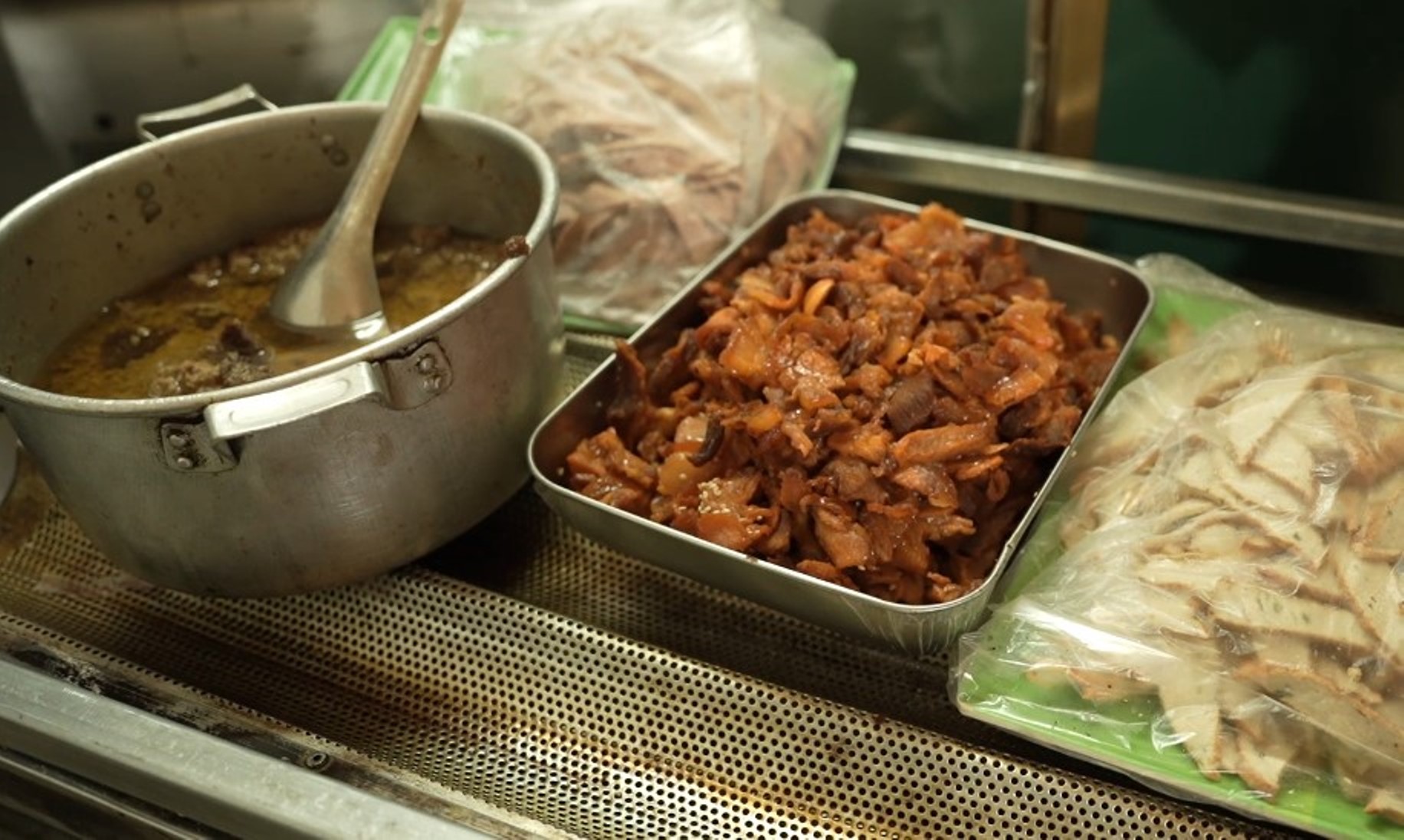 vi khuẩn gây bệnh đường ruột trong mẫu bánh mì khiến 46 người ngộ độc tại Quảng Trị - Ảnh 1.