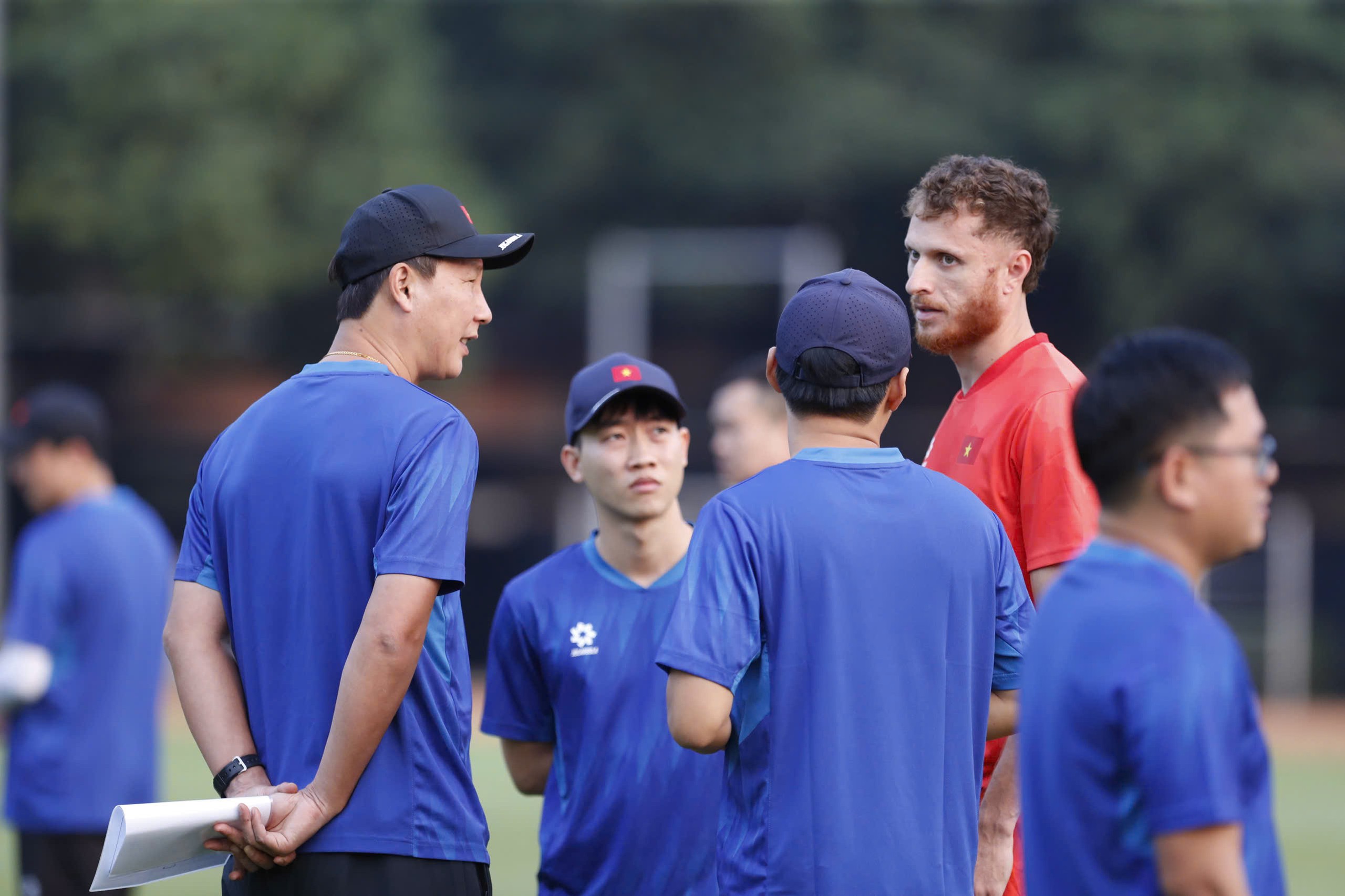 Siết chặt an ninh nơi tuyển Việt Nam tập luyện tại FIFA ASEAN Cup 2026 - Ảnh 4.