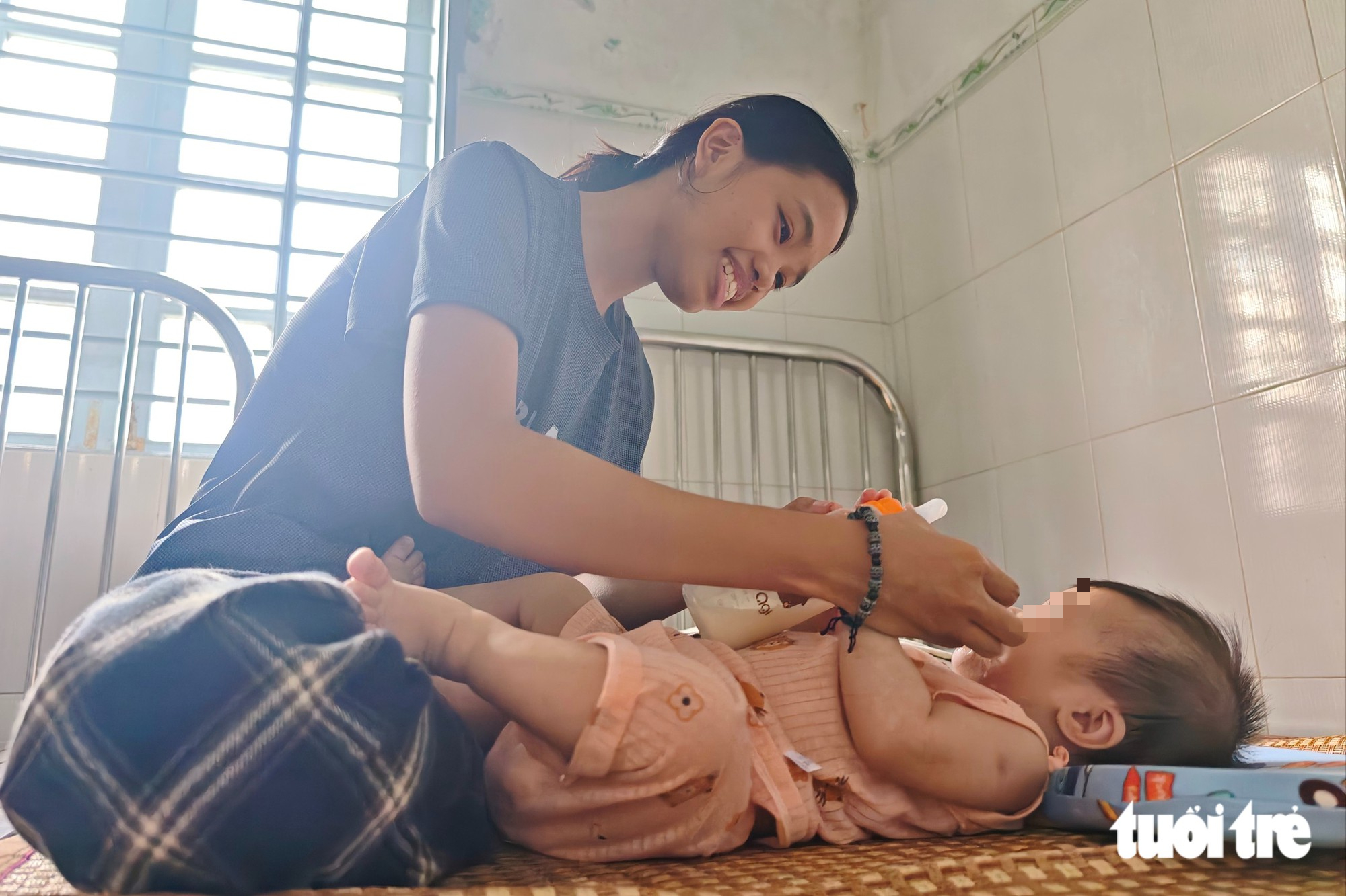 Lớn lên trong chùa vì mẹ bệnh phải 'cách ly', đậu cao đẳng y dược mà lặng buồn vì học phí - Ảnh 3.