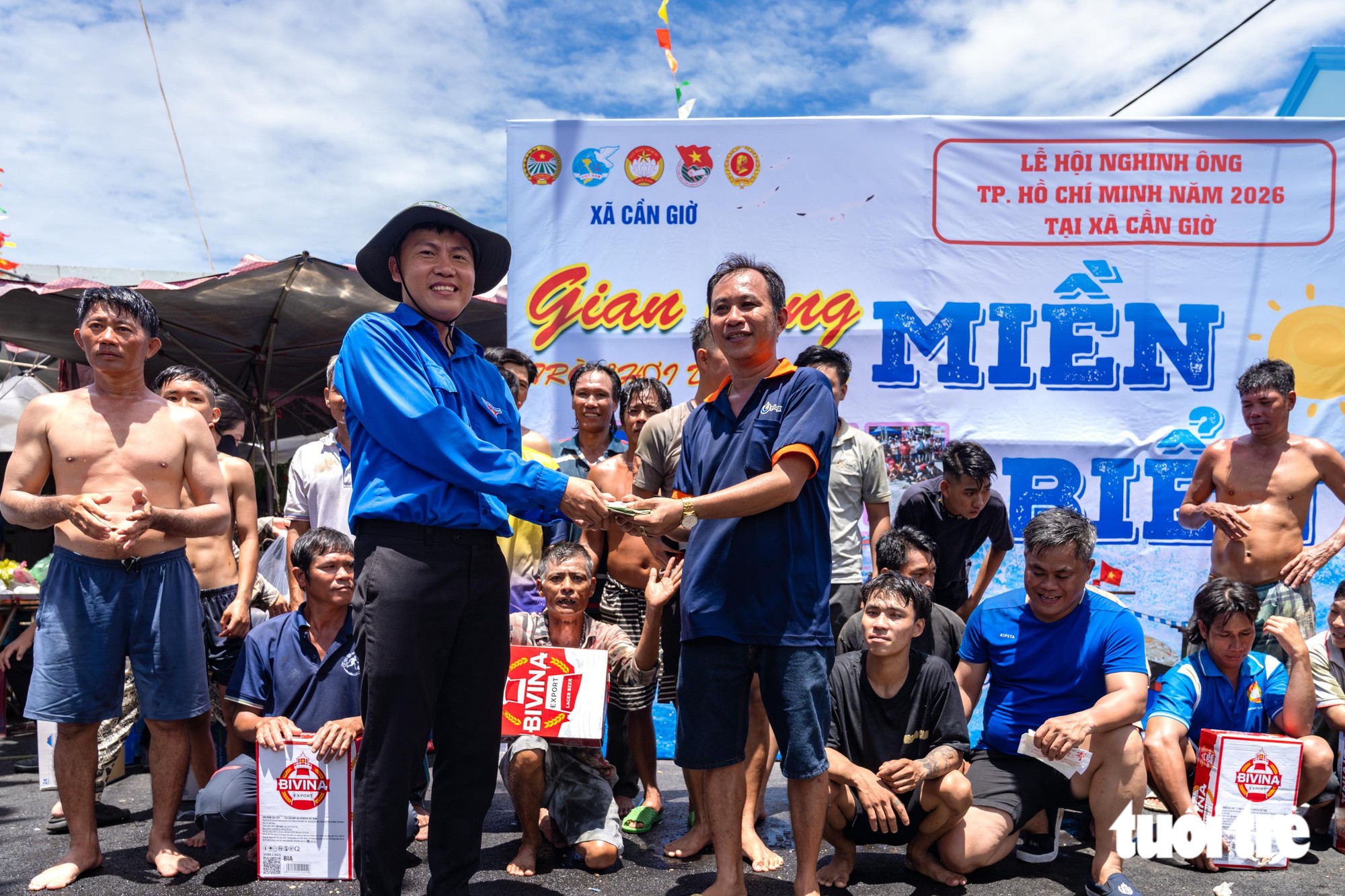 Leo cột mỡ ở Lễ hội Nghinh Ông, nhóm thanh niên Cần Giờ giành thưởng hơn 22 triệu đồng - Ảnh 22.