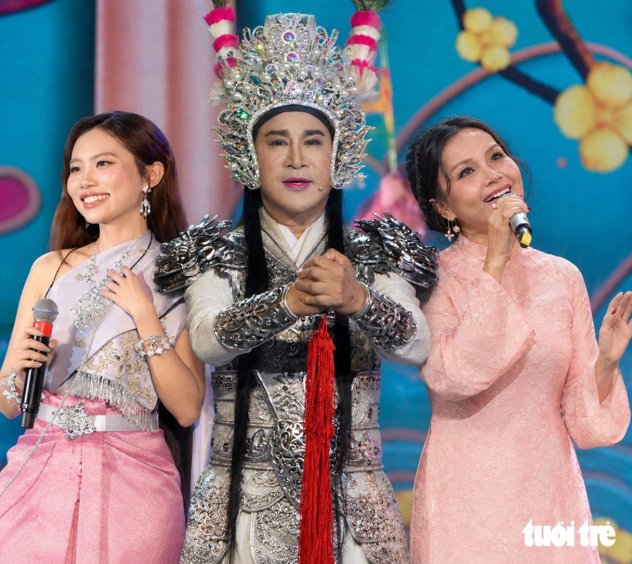 Cẩm Ly, Phương Mỹ Chi tham gia live show của Kim Tử Long - Ảnh 1.