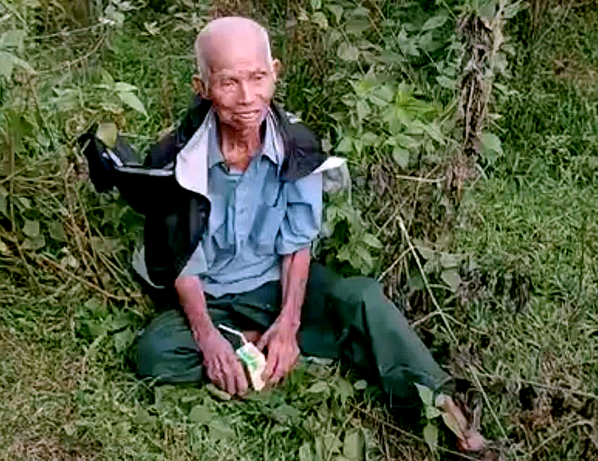 Tìm thấy cụ ông 80 tuổi đi lạc trong rừng suốt 6 ngày - Ảnh 2.
