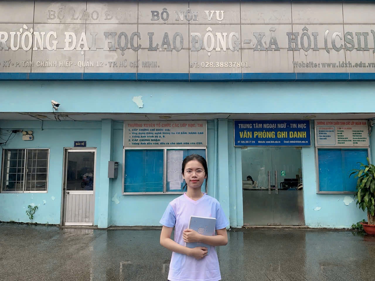 Tiếp sức đến trường: Lá đơn xin đóng chậm học phí đầy nước mắt của nữ sinh viên Quảng Trị không còn cha mẹ - Ảnh 2.