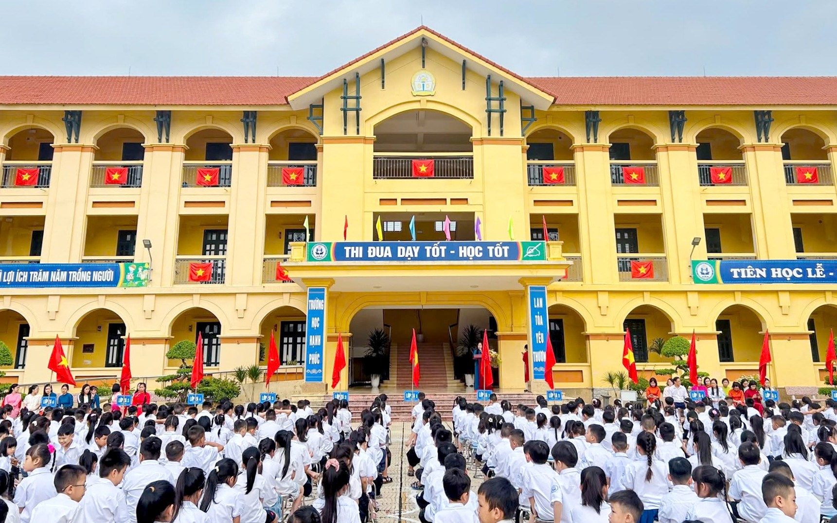 Bộ Giáo dục: Công khai tên trường vi phạm lạm thu trong 3 ngày - Ảnh 2.