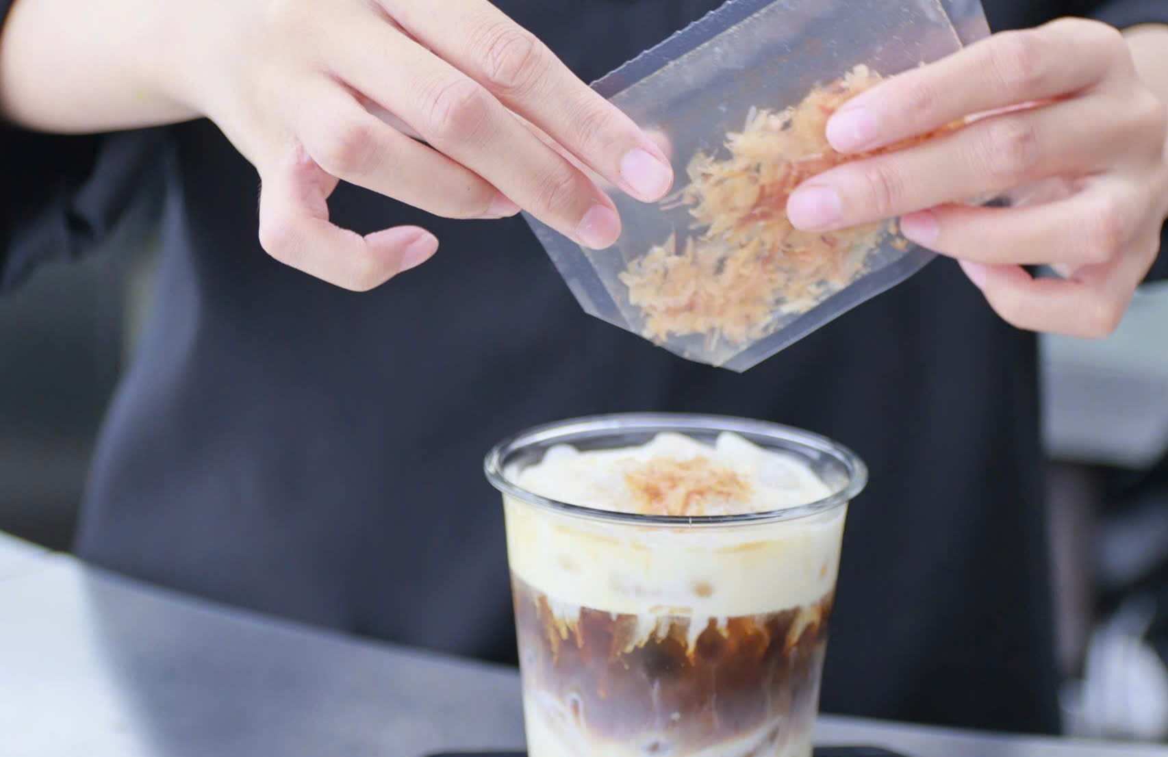 Tạp chí du lịch Mỹ nói gì về trải nghiệm uống cà phê ở Việt Nam? - Ảnh 3.