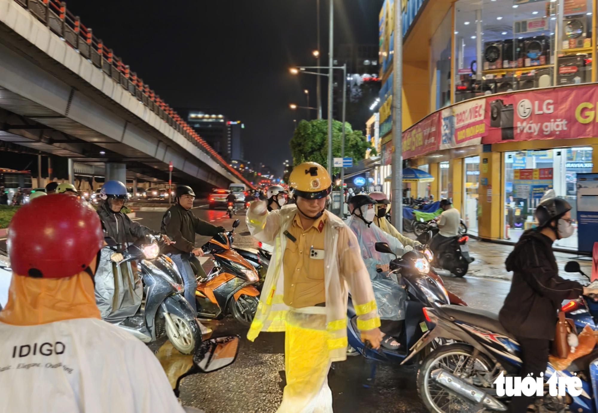 Giao thông đường Cộng Hòa TP.HCM kẹt không lối thoát tối 25-9 - Ảnh 5.
