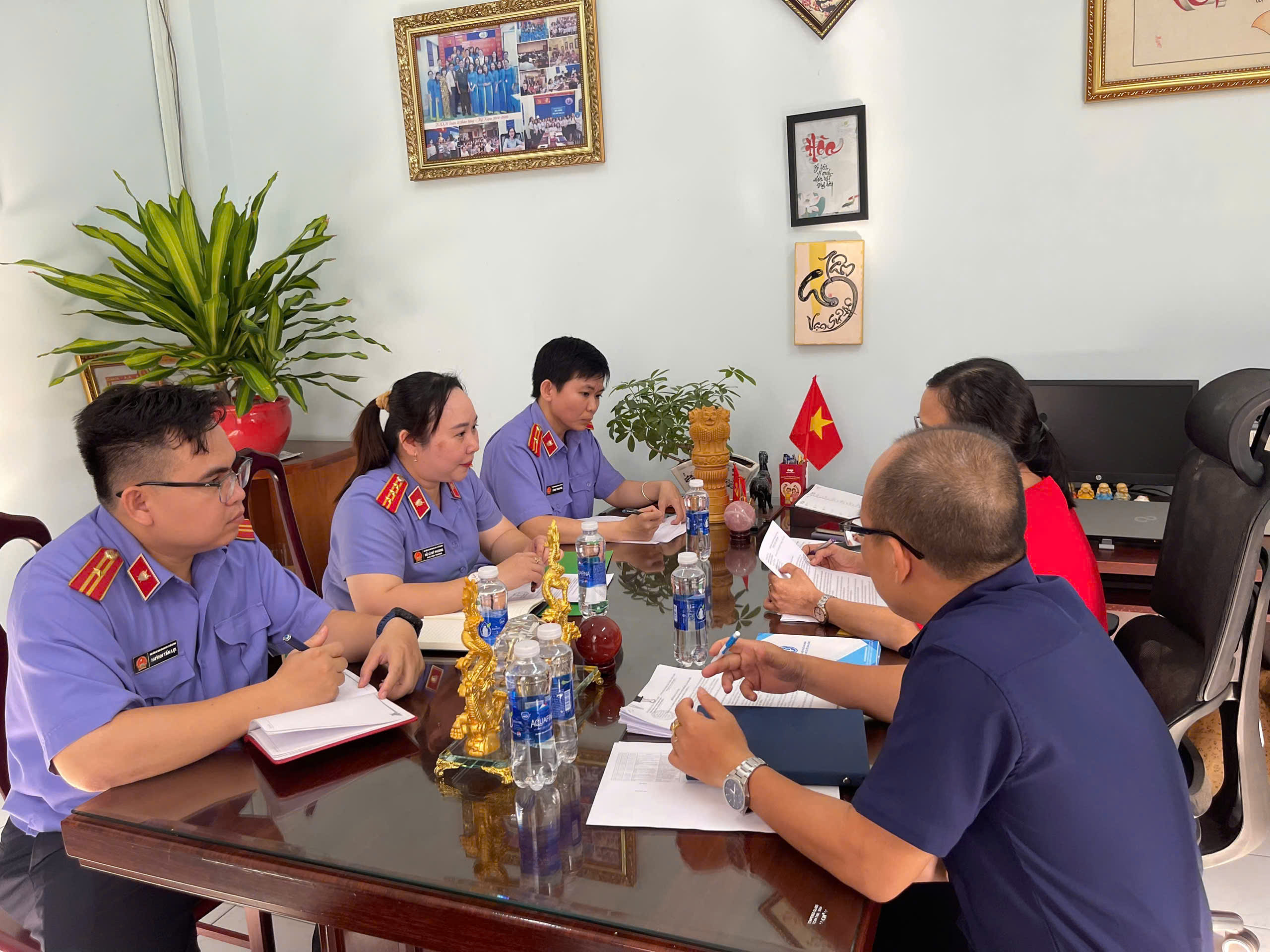 VKSND Khu vực 4 TP.HCM khởi kiện 2 doanh nghiệp nợ hơn 28,4 tỉ đồng bảo hiểm xã hội - Ảnh 1.