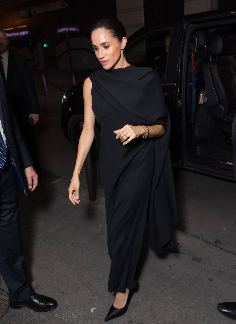 Quy tắc thời trang giúp Meghan Markle luôn thanh lịch ở tuổi 45 - Ảnh 9.