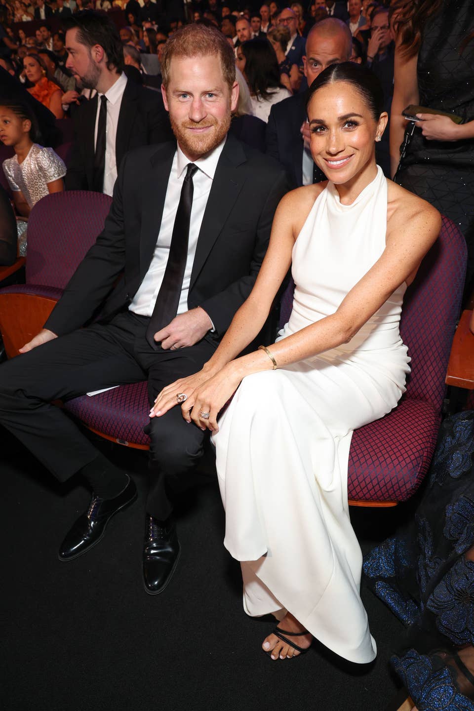 Quy tắc thời trang giúp Meghan Markle luôn thanh lịch ở tuổi 45 - Ảnh 11.