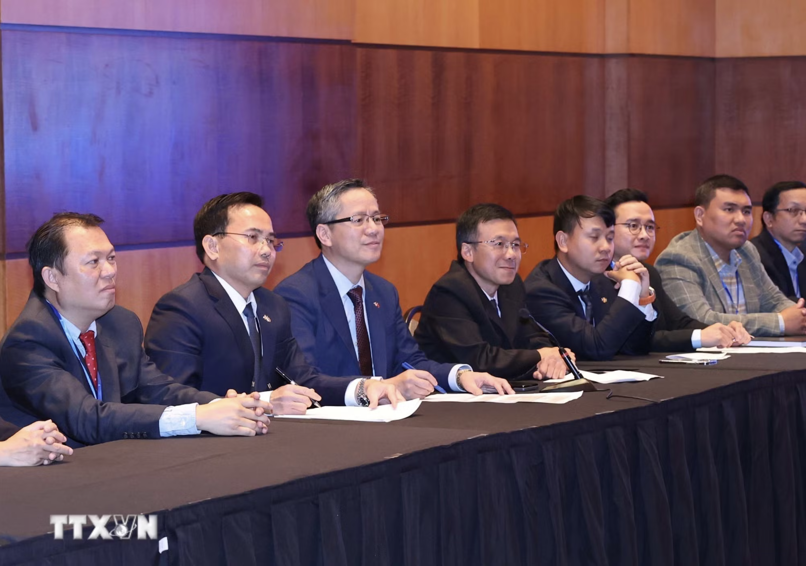 Trí thức Việt tại Canada đề xuất lập quỹ khoa học chung, thúc đẩy hợp tác đất hiếm, bán dẫn và AI - Ảnh 4.