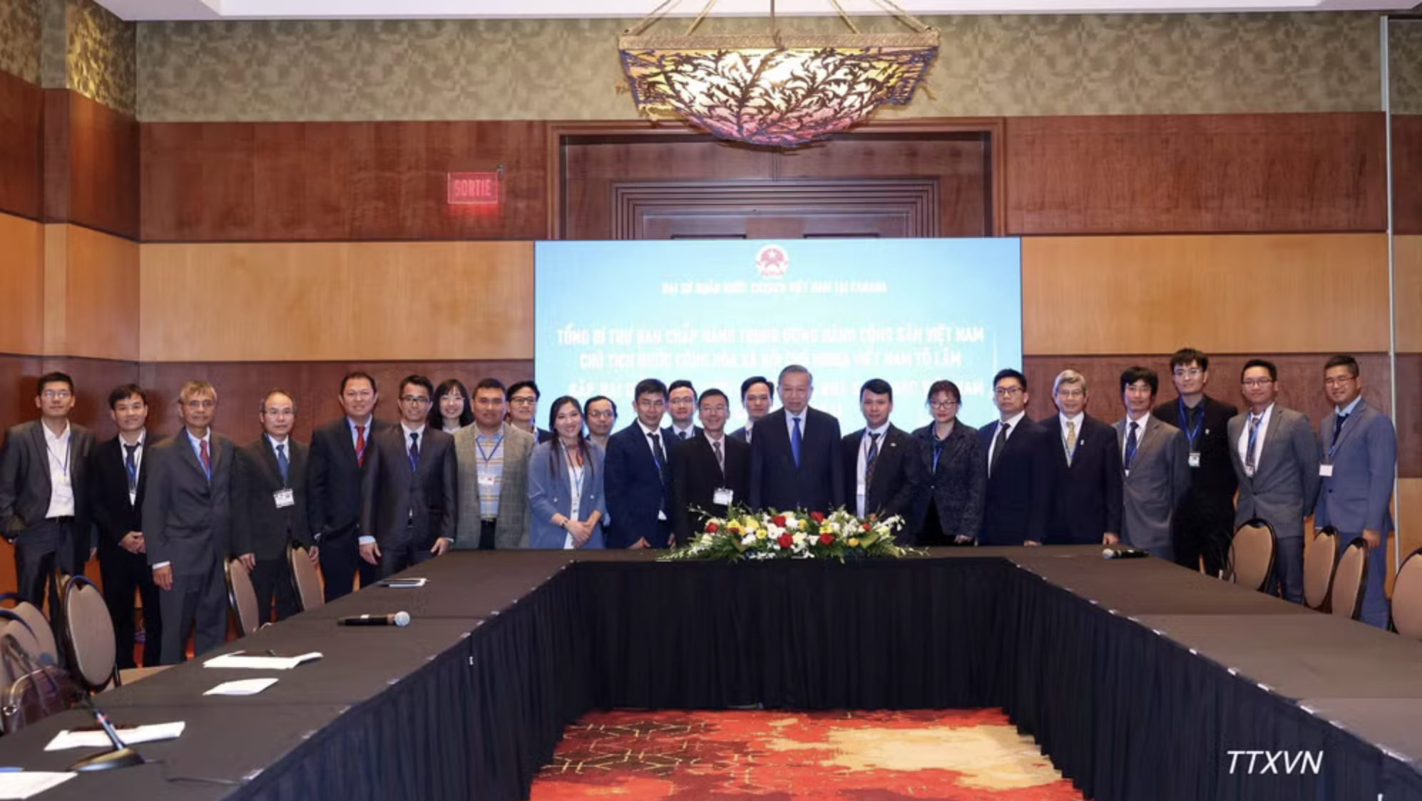 Trí thức Việt tại Canada đề xuất lập quỹ khoa học chung, thúc đẩy hợp tác đất hiếm, bán dẫn và AI - Ảnh 6.