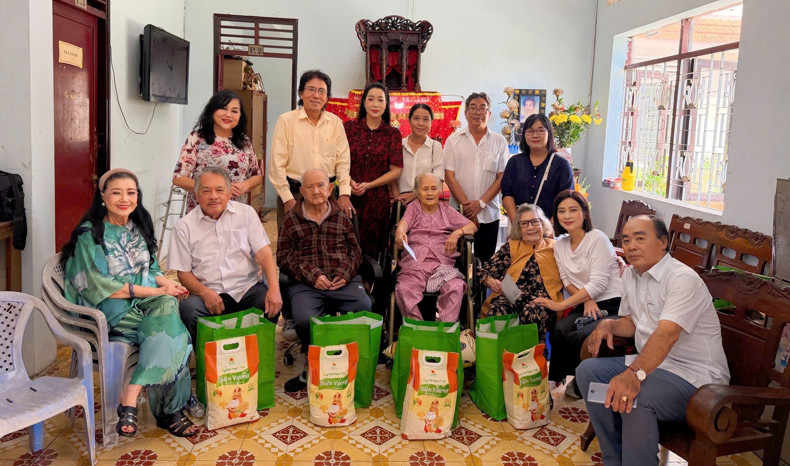 NSND Kim Cương mừng nghệ sĩ Ngọc Đáng 99 tuổi - Ảnh 3.