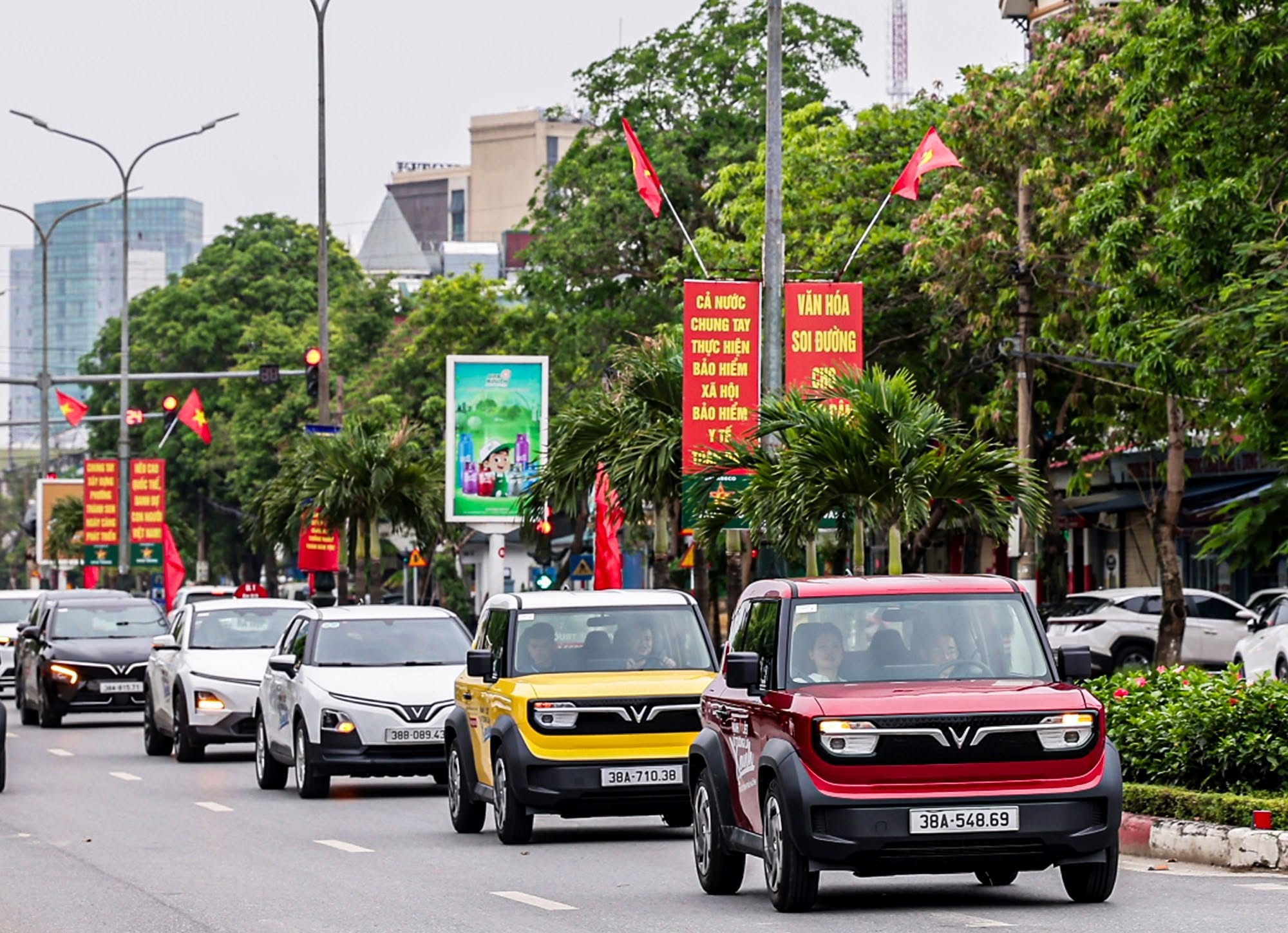 Thị trường ô tô Việt Nam tăng trưởng nhanh nhất Đông Nam Á, xe điện hóa có công lớn - Ảnh 1.