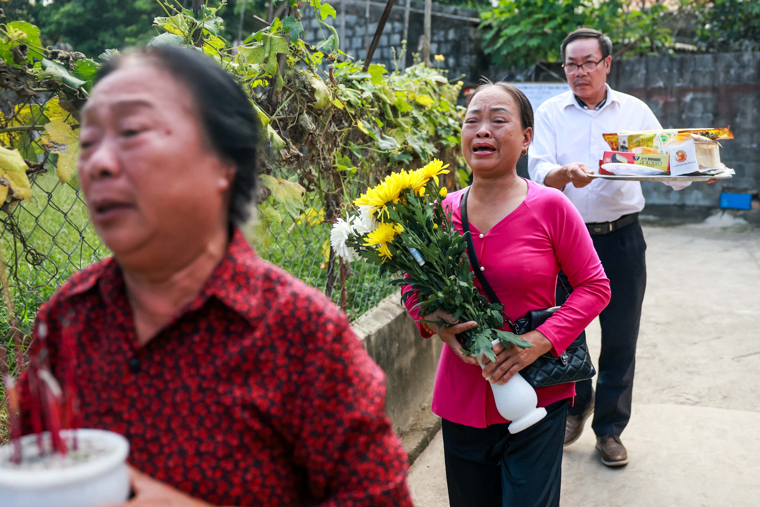 Ngày trở về đặc biệt của liệt sĩ Phan Văn Cánh: “Cánh ơi, mẹ bế con một tý con ơi” - Ảnh 7.