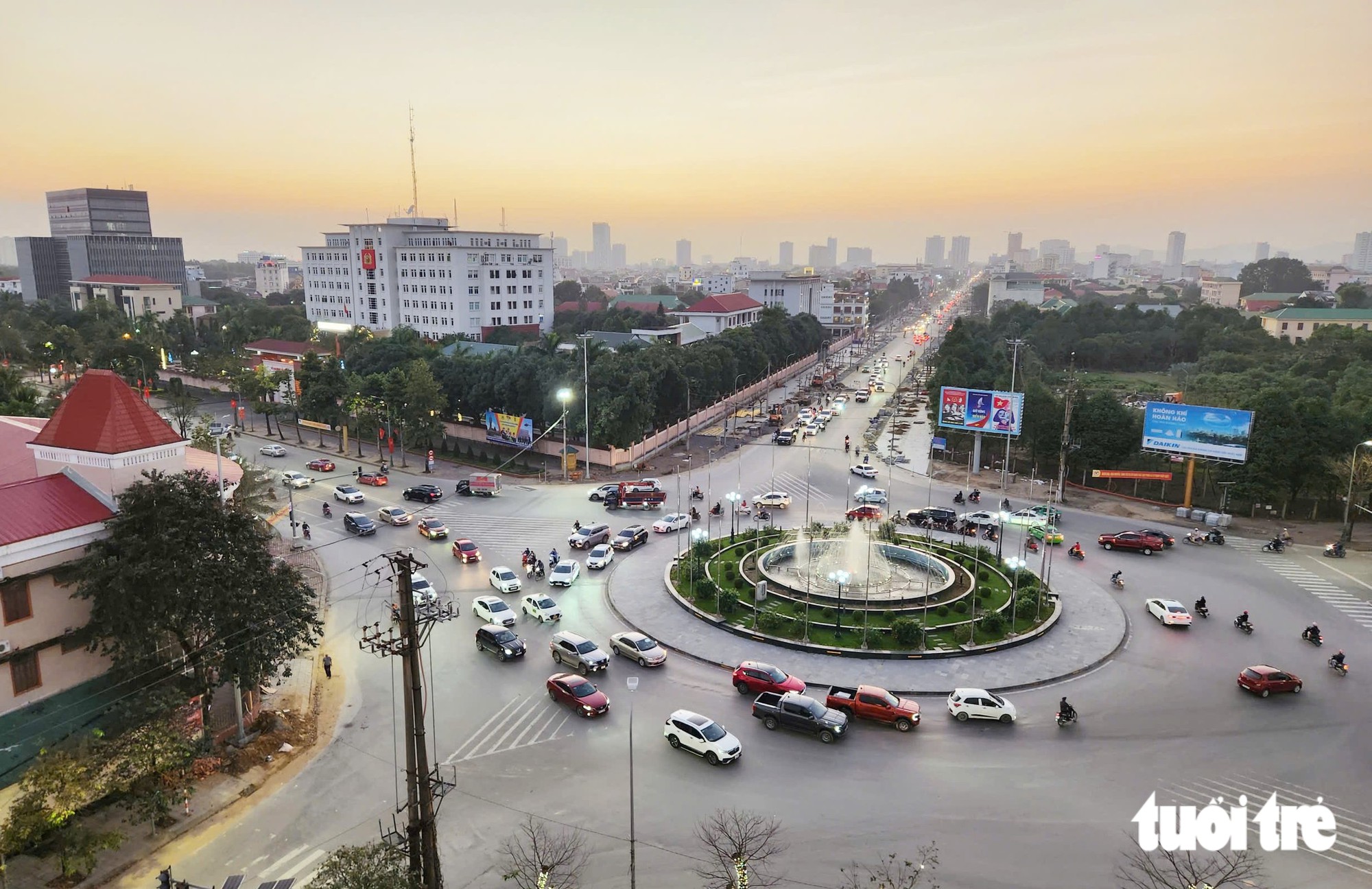 Sức khỏe người phụ nữ chạy xe máy bị sét đánh ra sao? - Ảnh 2.