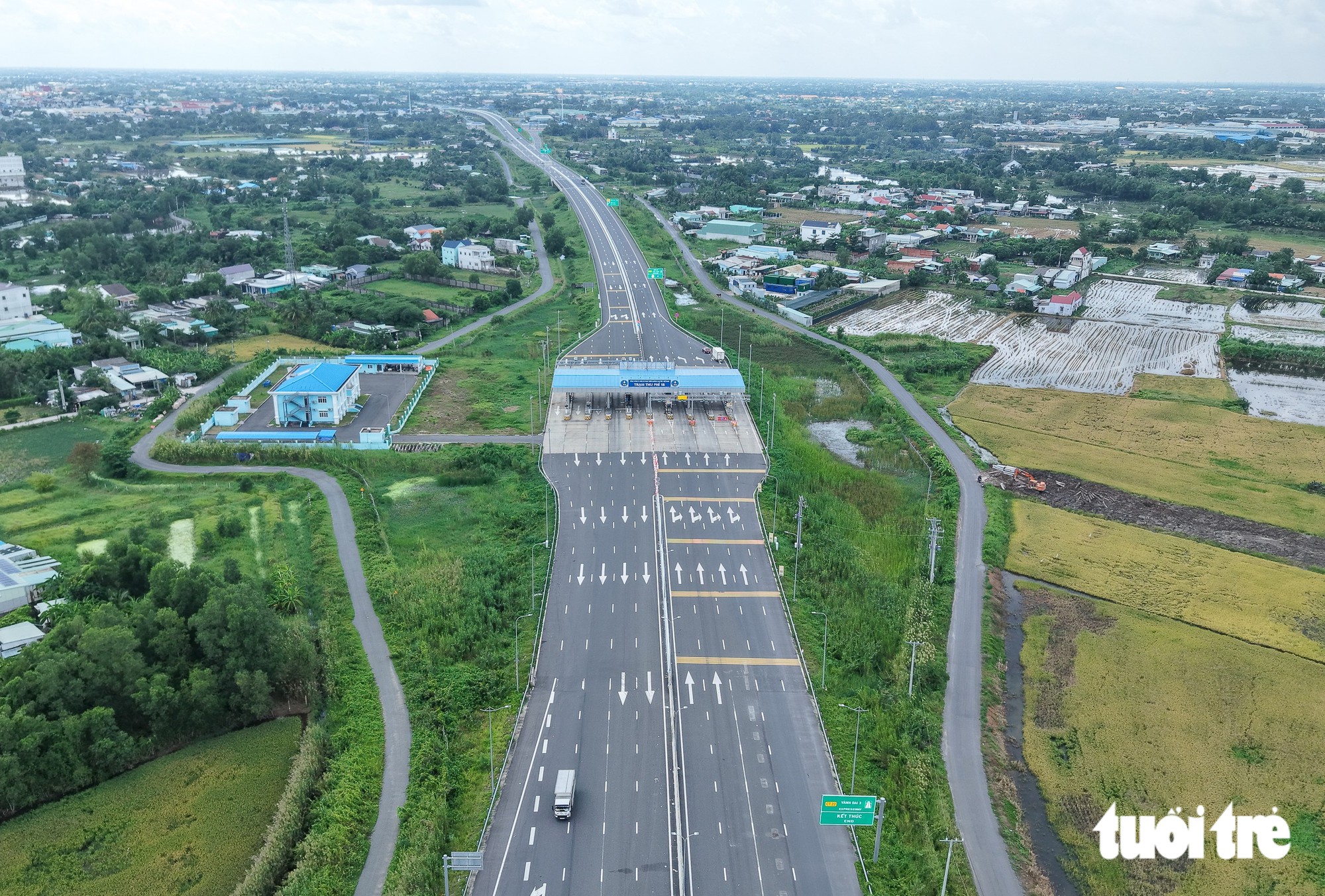 Ngắm cao tốc Bến Lức - Long Thành trước ngày thông xe toàn tuyến - Ảnh 8.