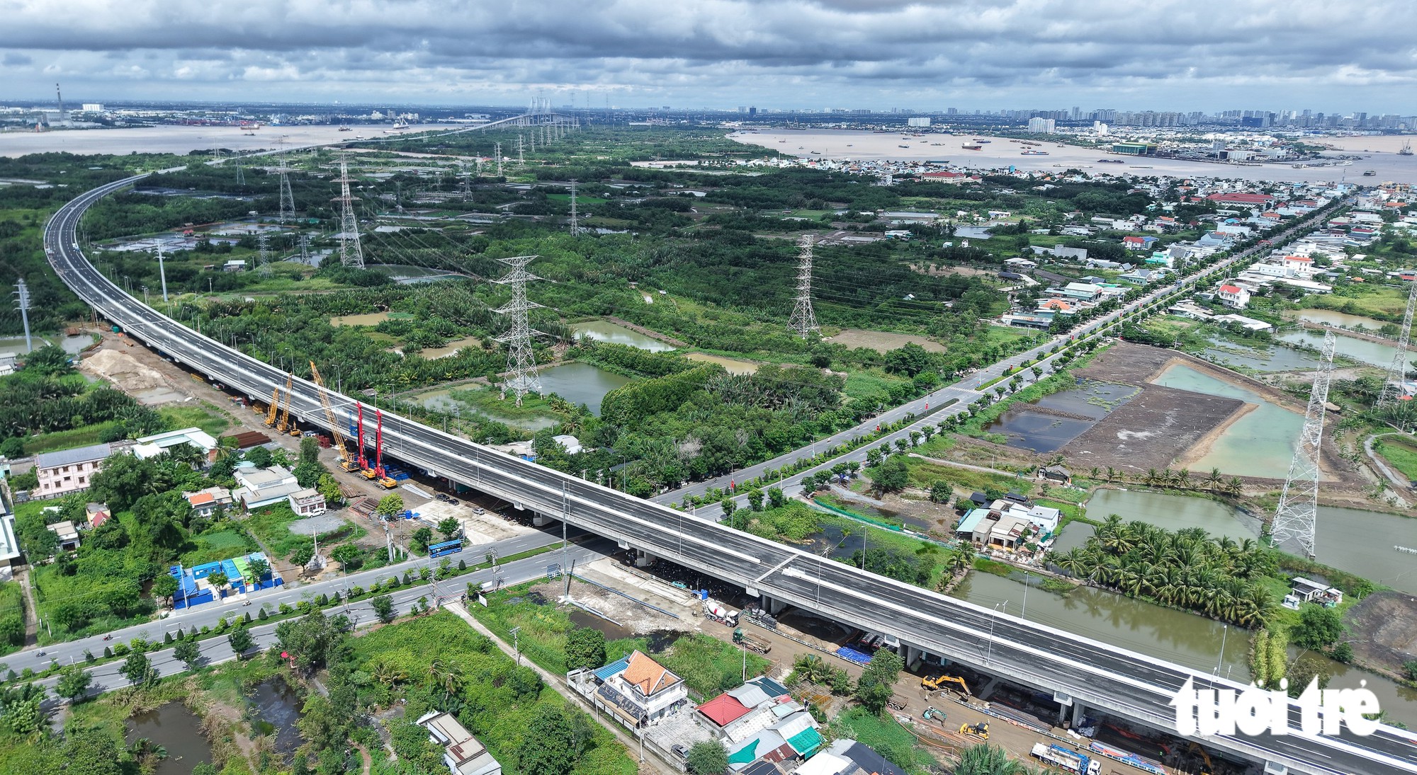 Ngắm cao tốc Bến Lức - Long Thành trước ngày thông xe toàn tuyến - Ảnh 13.