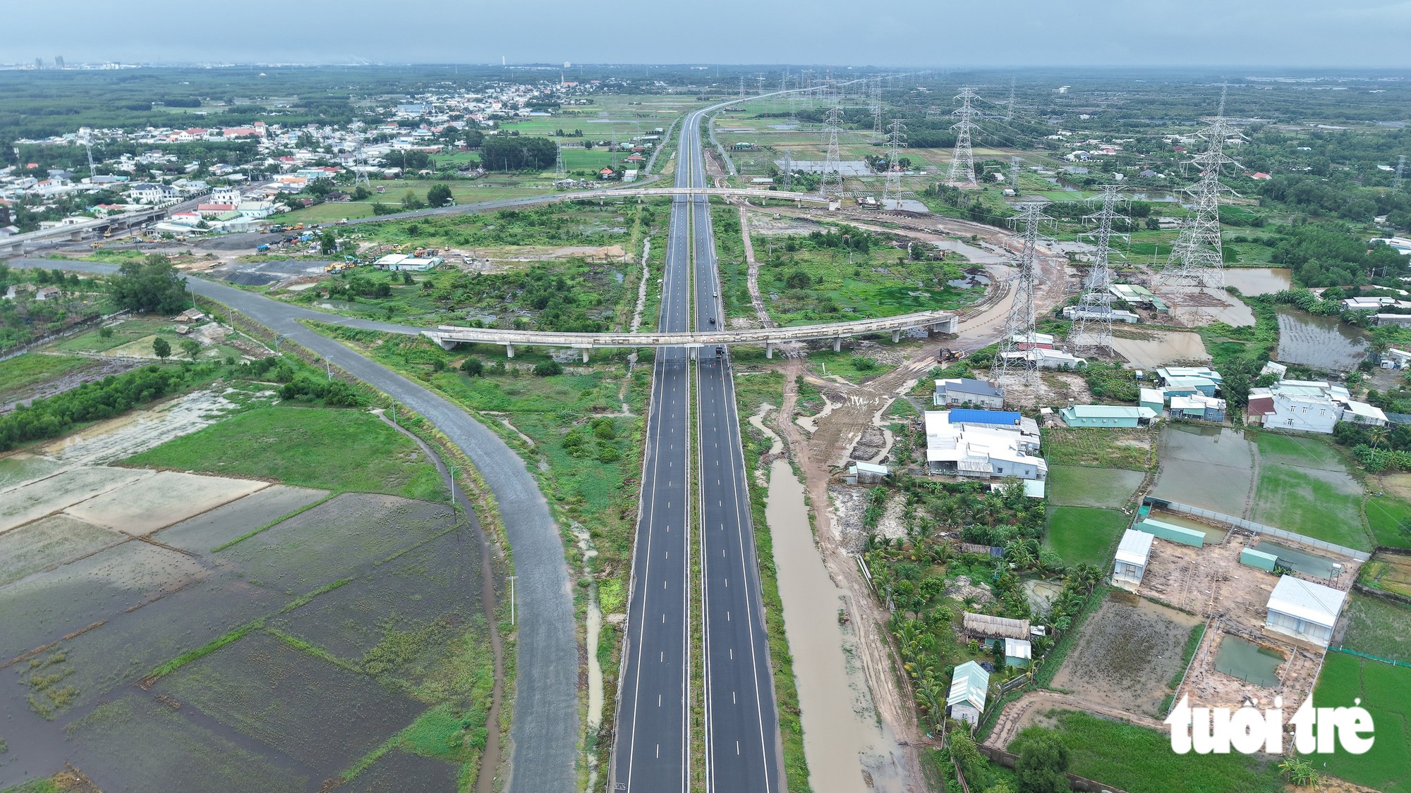 Ngắm cao tốc Bến Lức - Long Thành trước ngày thông xe toàn tuyến - Ảnh 16.