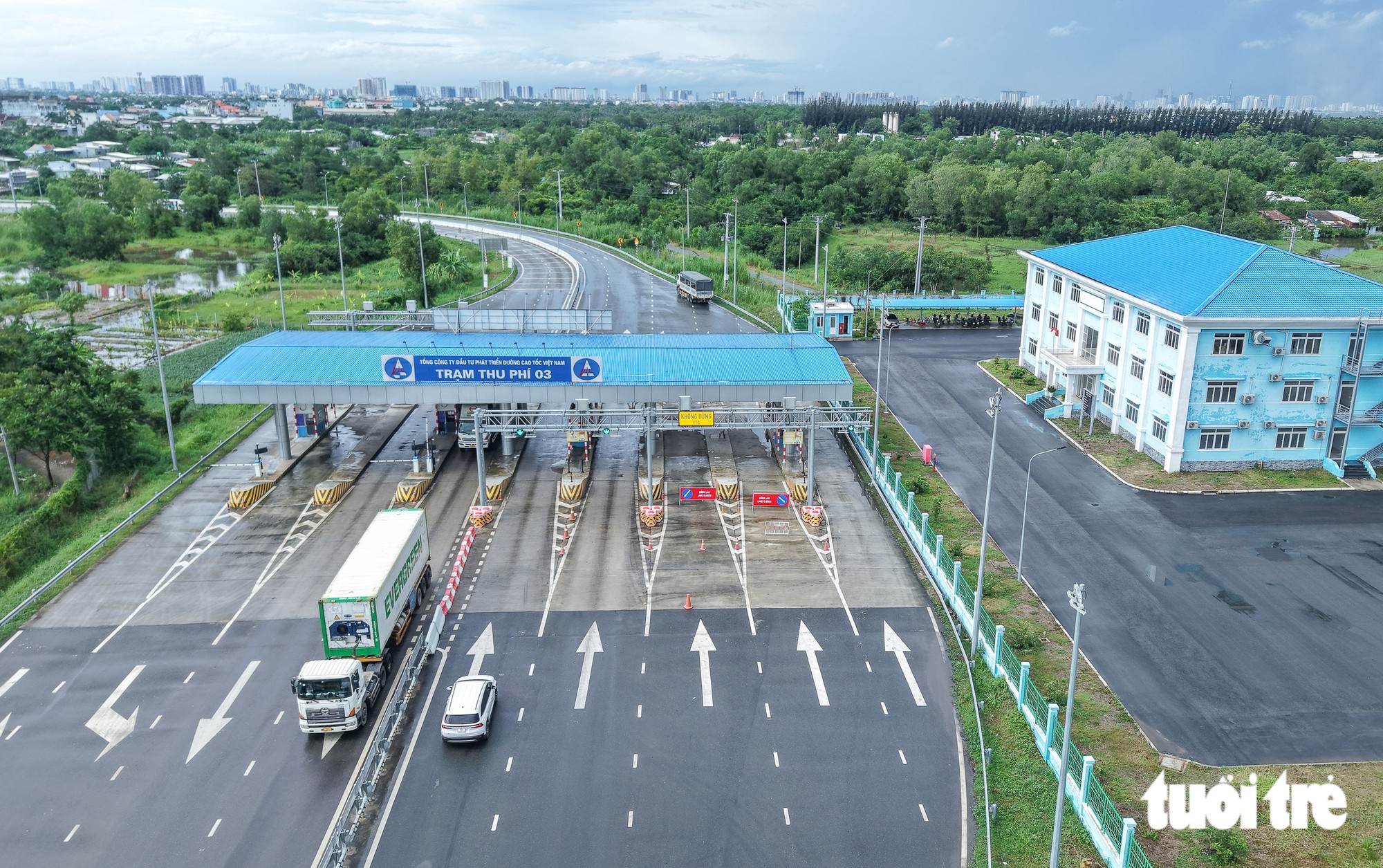 Ngắm cao tốc Bến Lức - Long Thành trước ngày thông xe toàn tuyến - Ảnh 2.