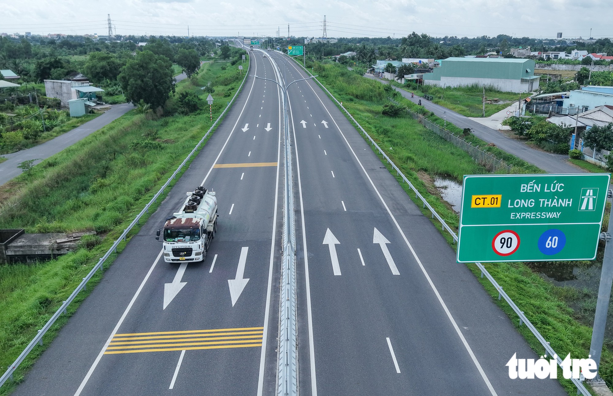 Ngắm cao tốc Bến Lức - Long Thành trước ngày thông xe toàn tuyến - Ảnh 3.