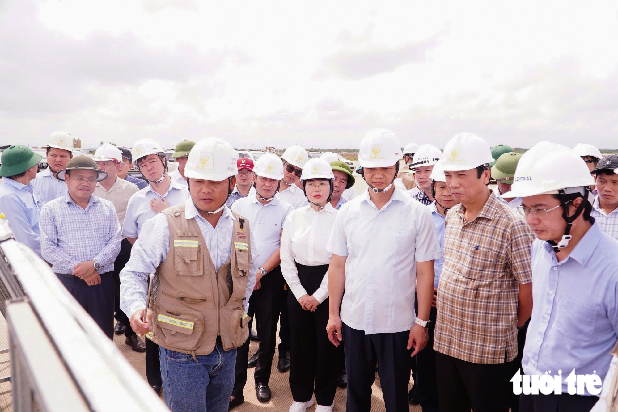 Bí thư Quảng Trị: Sân bay phải hoạt động tháng 5-2027, không lùi thời gian thêm nữa - Ảnh 1.