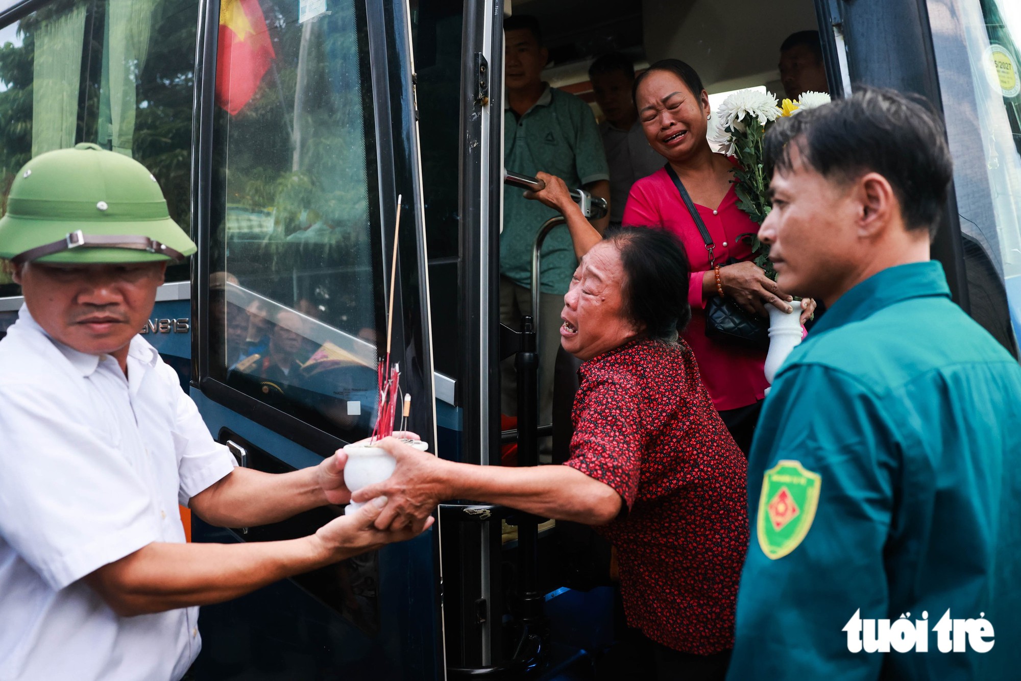 Ngày trở về đặc biệt của liệt sĩ Phan Văn Cánh: “Cánh ơi, mẹ bế con một tý con ơi” - Ảnh 4.