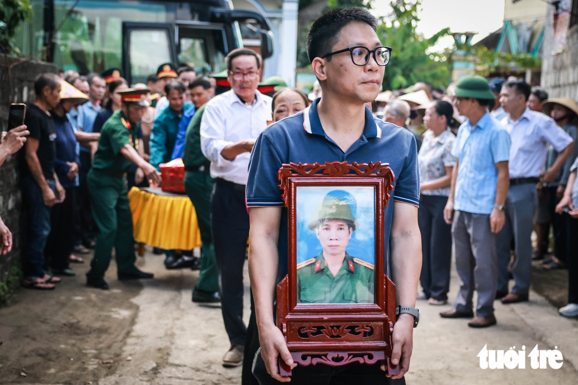 Ngày trở về đặc biệt của liệt sĩ Phan Văn Cánh: “Cánh ơi, mẹ bế con một tý con ơi” - Ảnh 5.