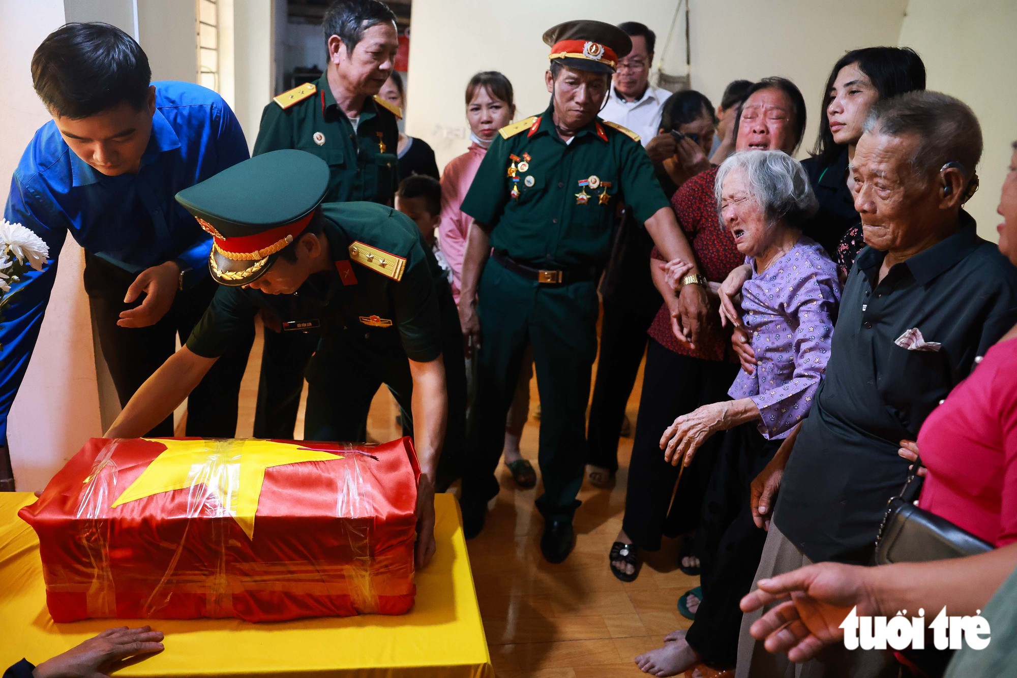 Ngày trở về đặc biệt của liệt sĩ Phan Văn Cánh: “Cánh ơi, mẹ bế con một tý con ơi” - Ảnh 12.