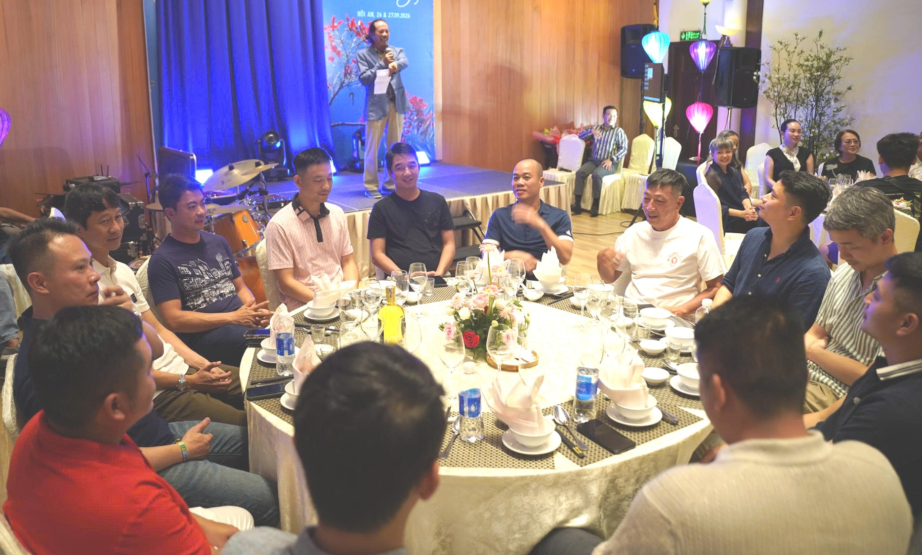 Hội tụ 80 nhà hảo tâm xứ Quảng: Không chỉ trao học bổng, còn nuôi nhiều tân SV nghèo hết bậc đại học - Ảnh 11.