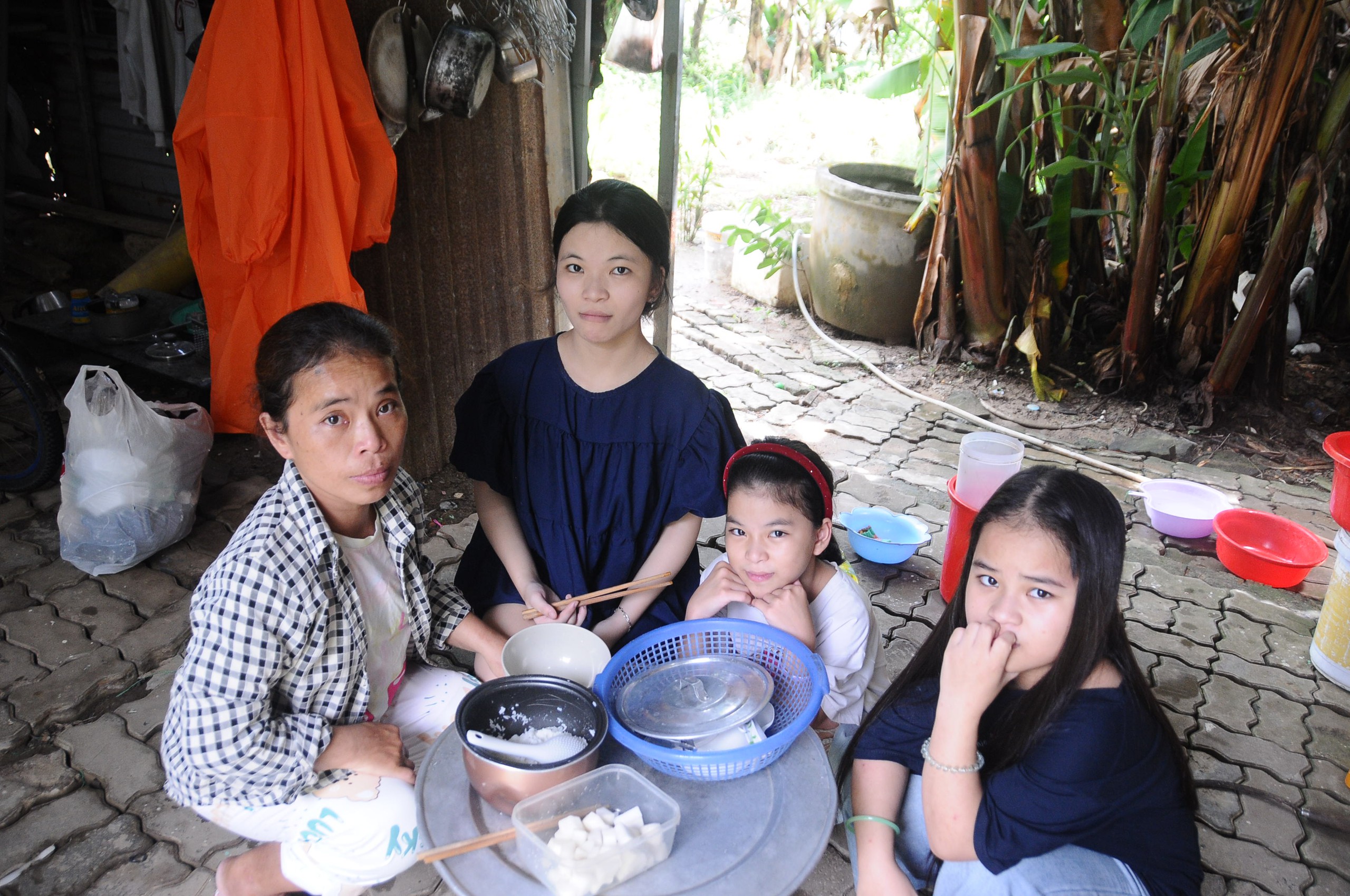 Trúng tuyển năm 2025 nhưng nữ sinh Đà Nẵng không có tiền nhập trường, đi làm công nhân để 'học bằng được' - Ảnh 1.