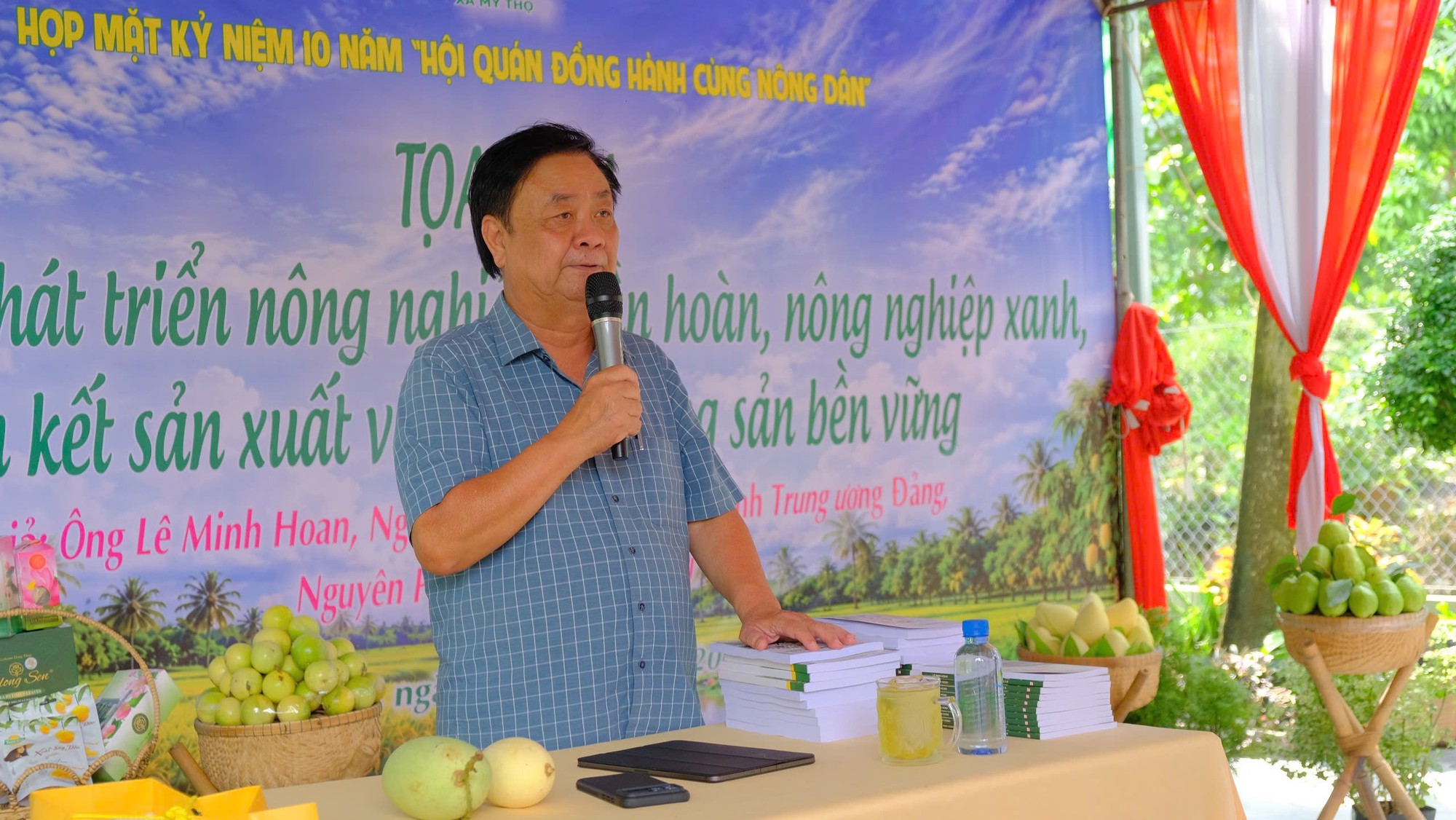 ông Lê Minh Hoan  - Ảnh 1.