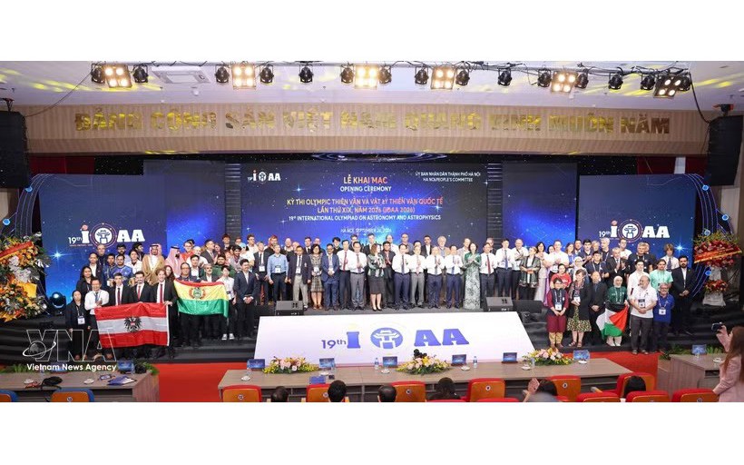Vietnam’s 10 students all win medals at International Olympiad on Astronomy and Astrophysics - Ảnh 1.