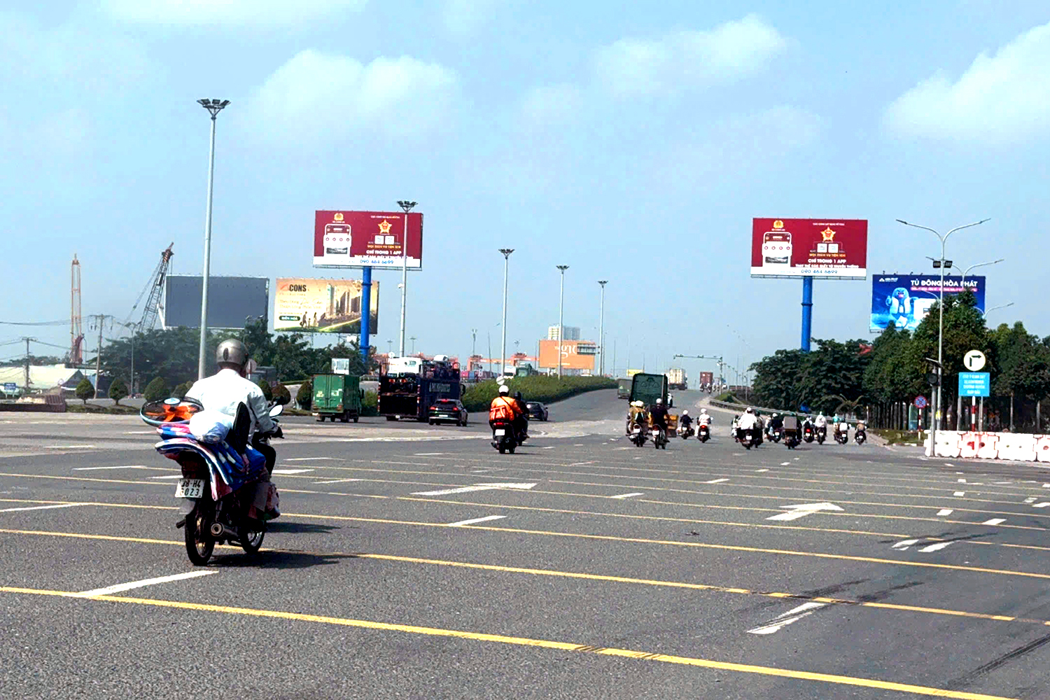 Hoàn tất tháo dỡ trạm thu phí cầu Đồng Nai, cửa ngõ phía Đông TP.HCM - Ảnh 1.