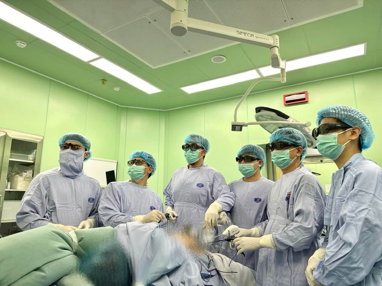 Ra máu âm đạo, người phụ nữ phát hiện mắc hai bệnh ung thư cùng lúc - Ảnh 1.