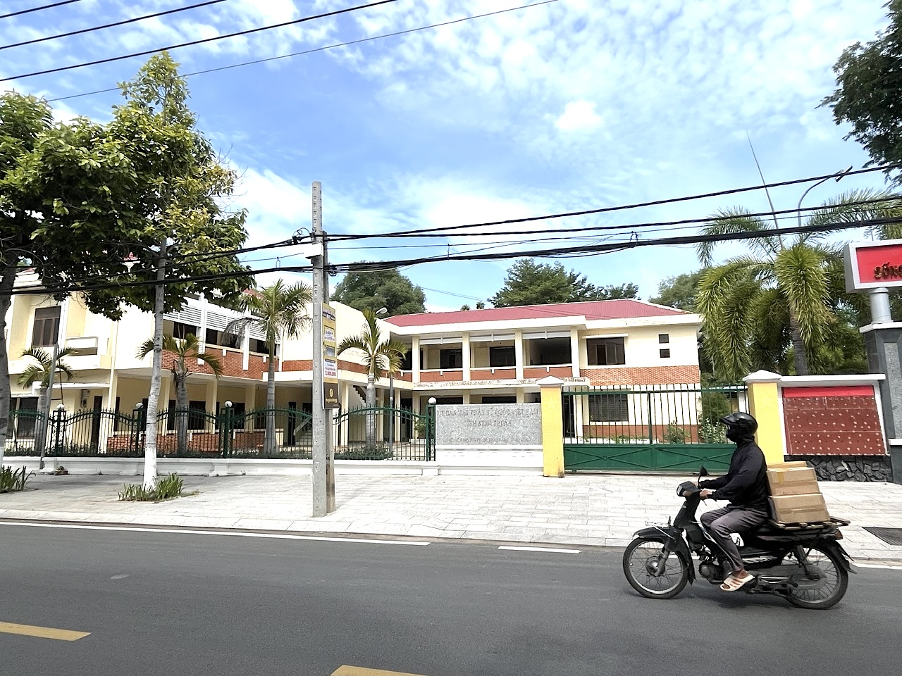Những trường hợp ưu tiên nào được Khánh Hòa miễn, giảm tiền thuê nhà - Ảnh 1.