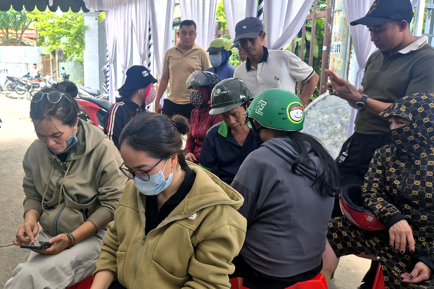 Người cha già từ Nghệ An vào Đồng Nai lo hậu sự cho con dâu và hai cháu - Ảnh 5.
