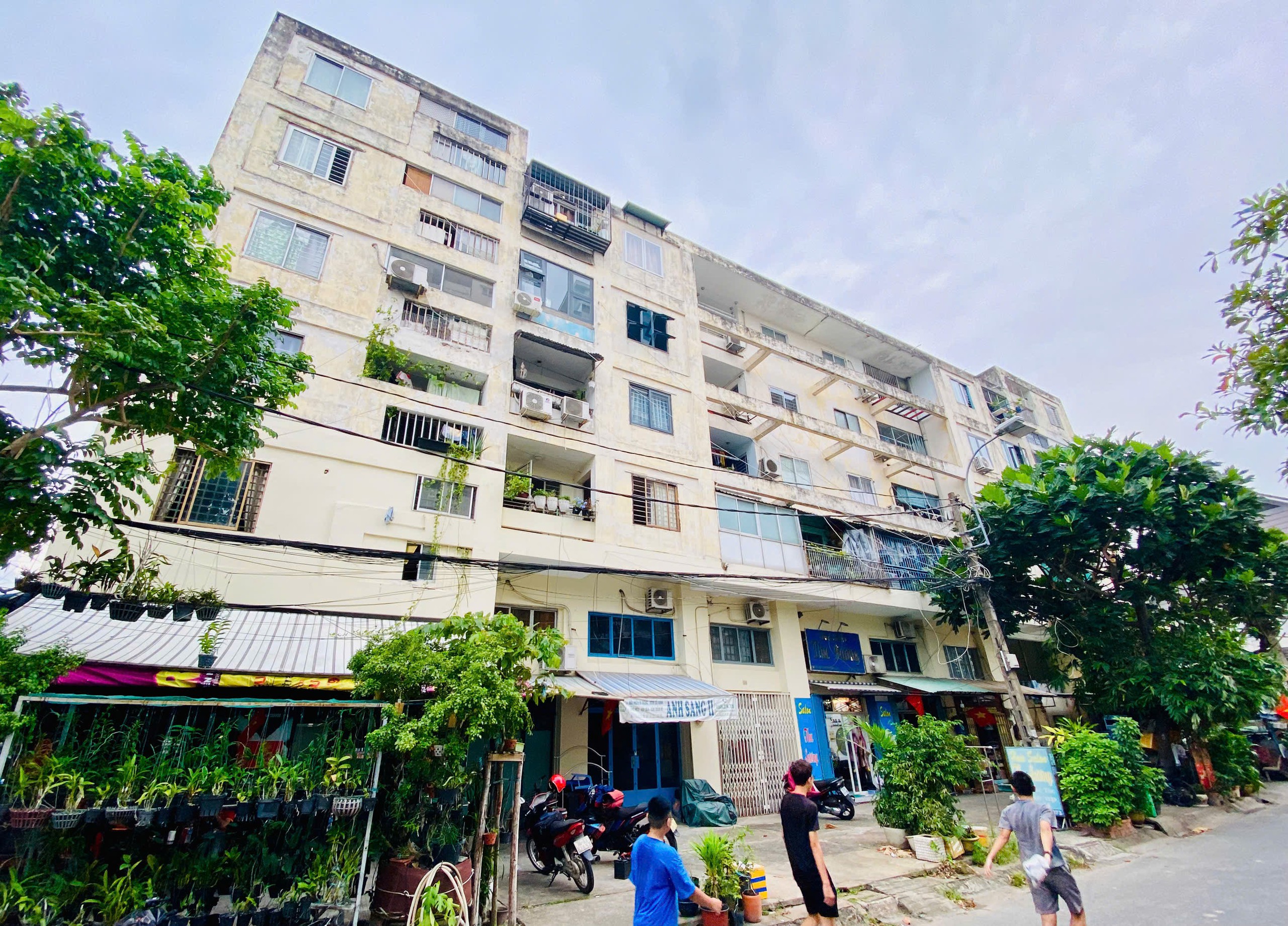 Tự ý chuyển đổi công năng phần sở hữu chung nhà chung cư bị phạt tới 300 triệu đồng - Ảnh 1.