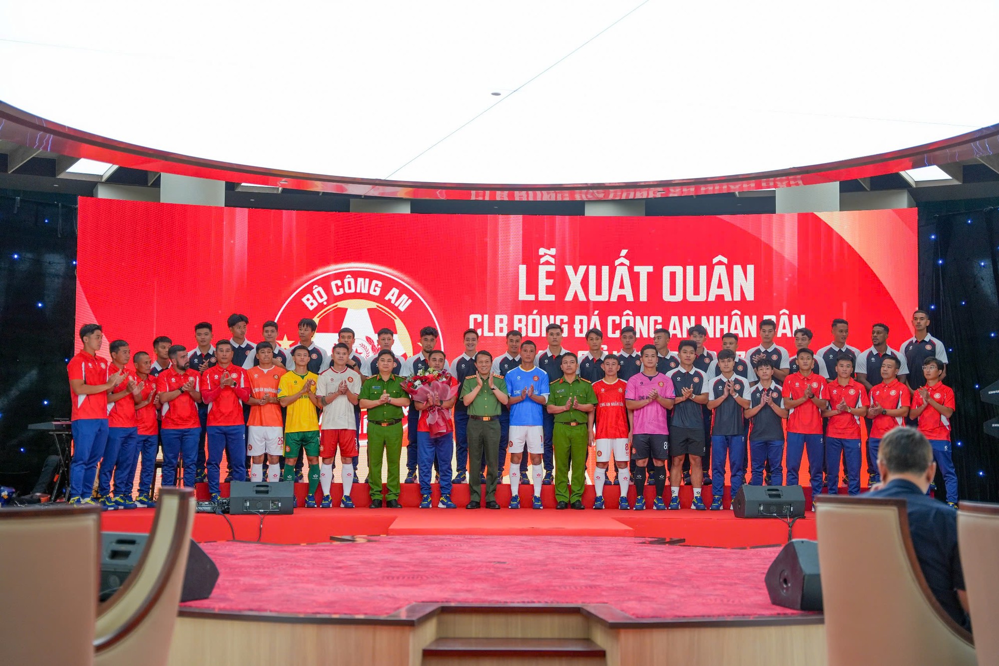CLB Công an nhân dân xuất quân, đặt chỉ tiêu thăng hạng V-League - Ảnh 1.