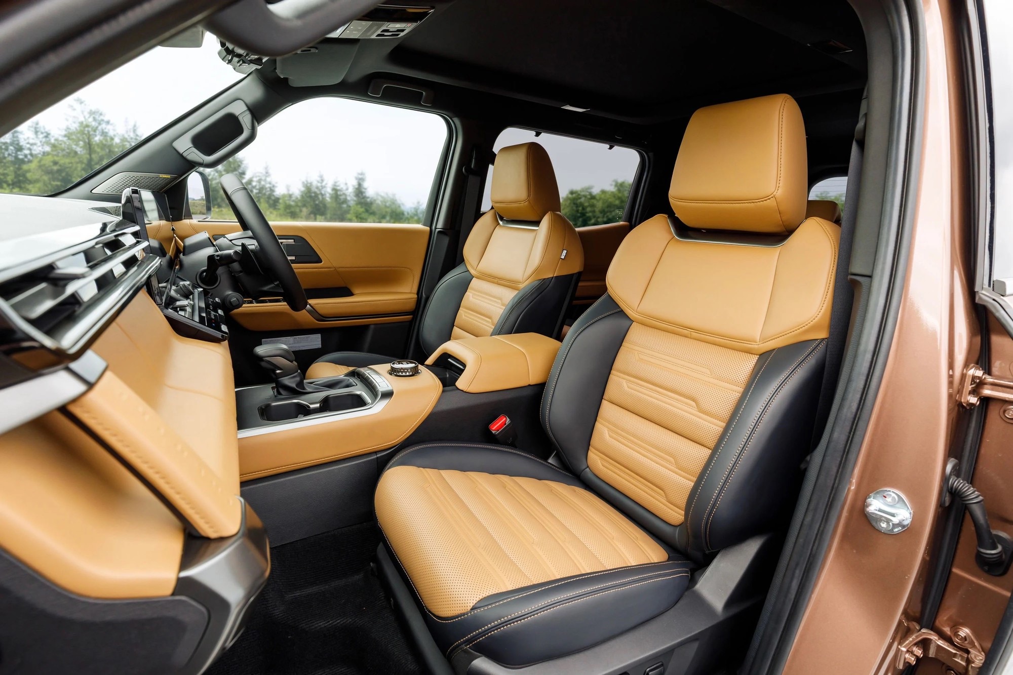 Mitsubishi Pajero 2026 chốt giá cao hơn Ford Everest - Ảnh 5.